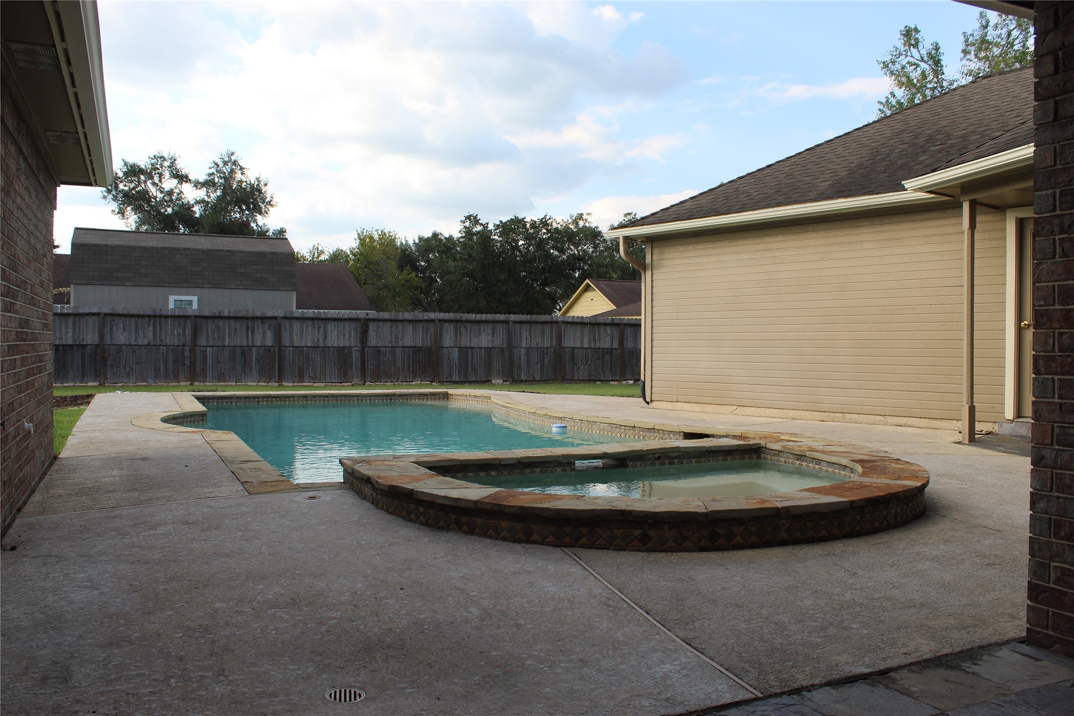1107 Glenshannon Avenue, Friendswood, TX 77546