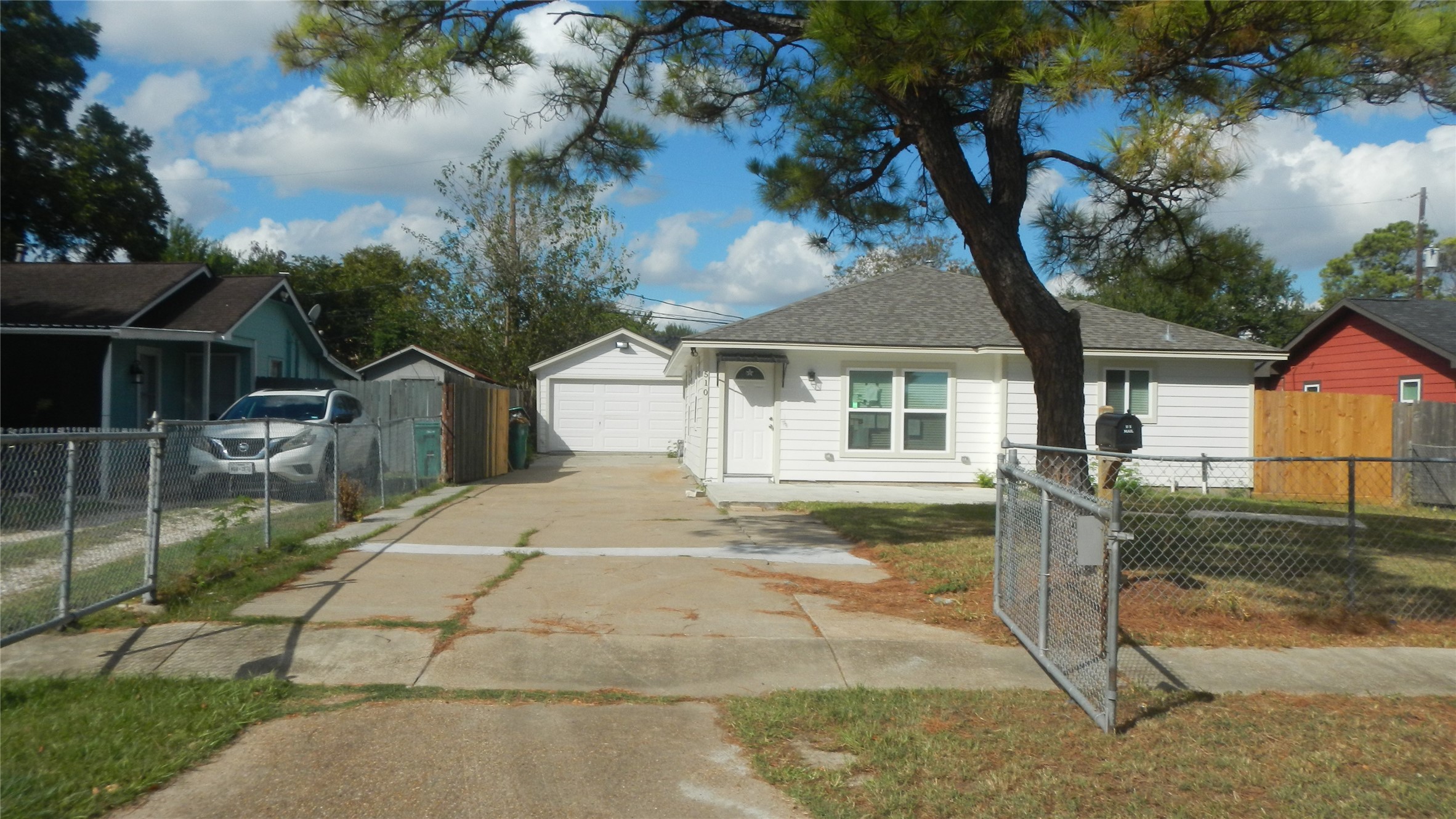 Front view with detached garage and plenty of parking