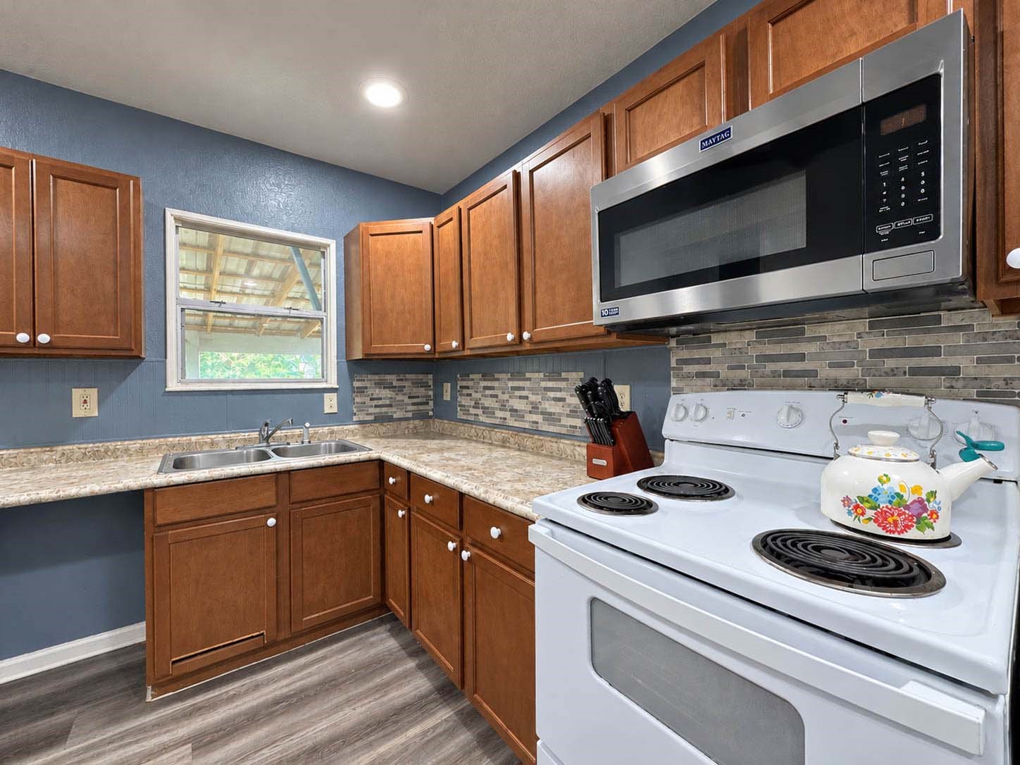 6737 E Bayou Drive, Hitchcock, TX 77563 6737 E Bayou Drive, Hitchcock, TX 77563