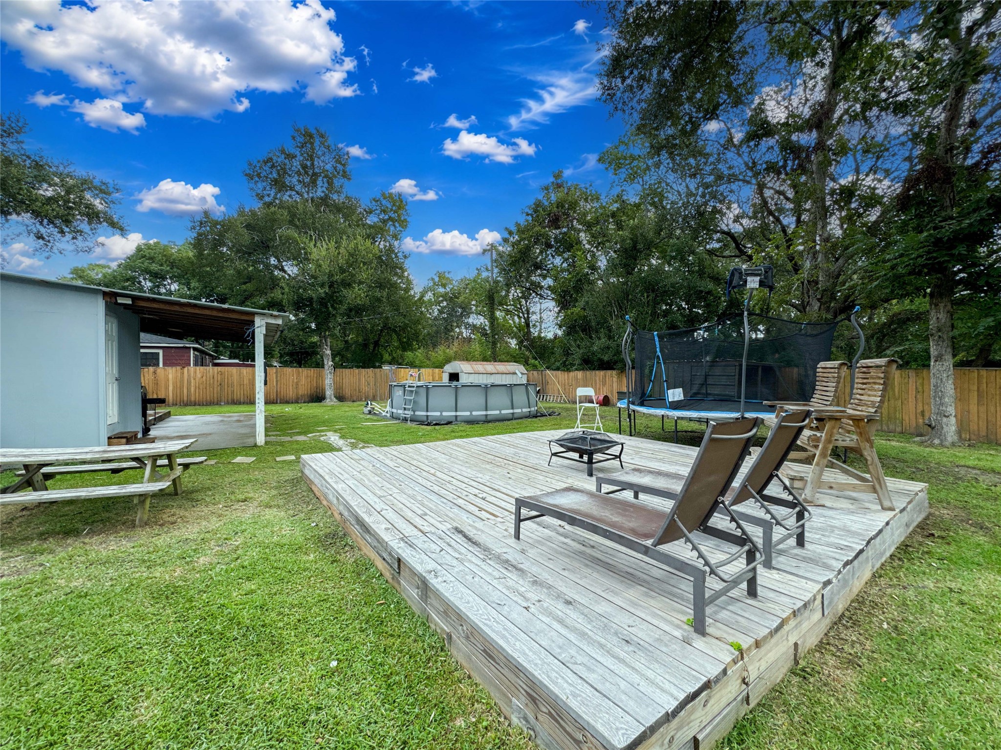 Very spacious backyard perfect fot entertaining