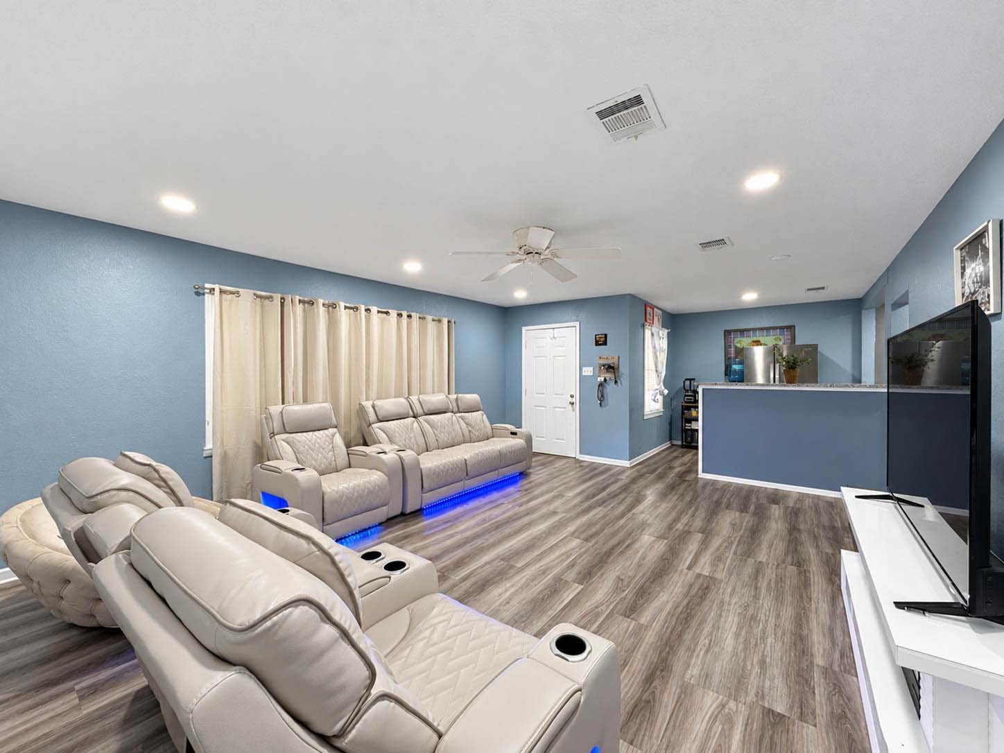 6737 E Bayou Drive, Hitchcock, TX 77563 6737 E Bayou Drive, Hitchcock, TX 77563