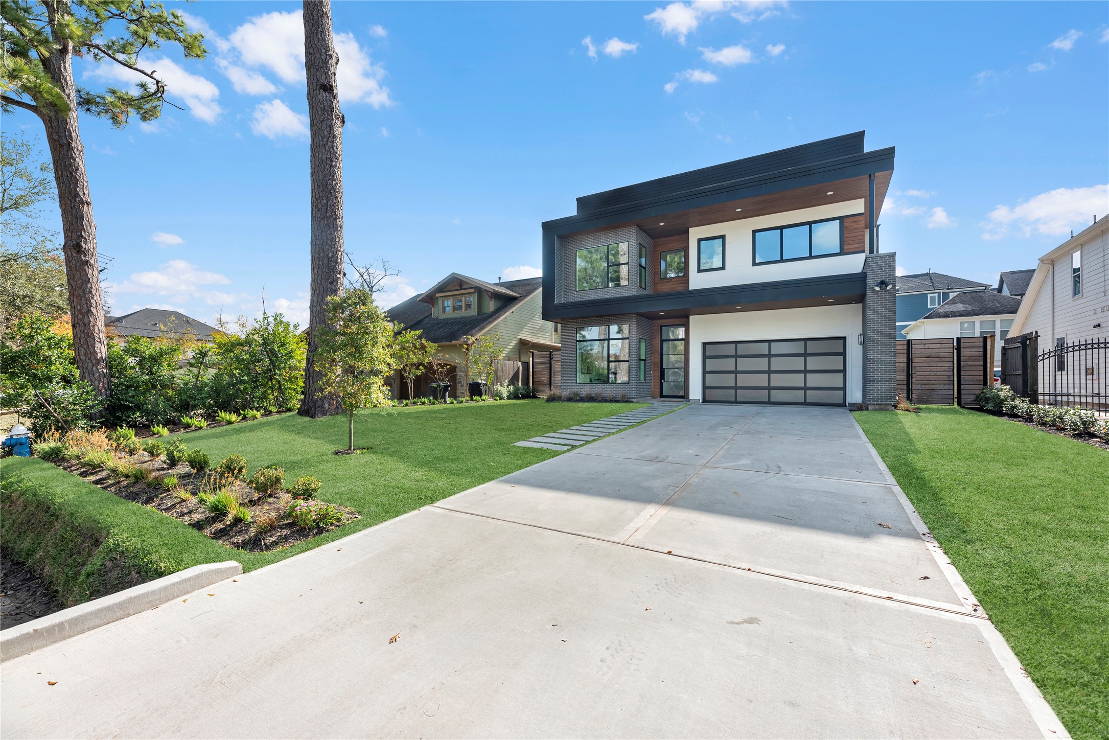 963 W 41st Street, Houston, TX 77018