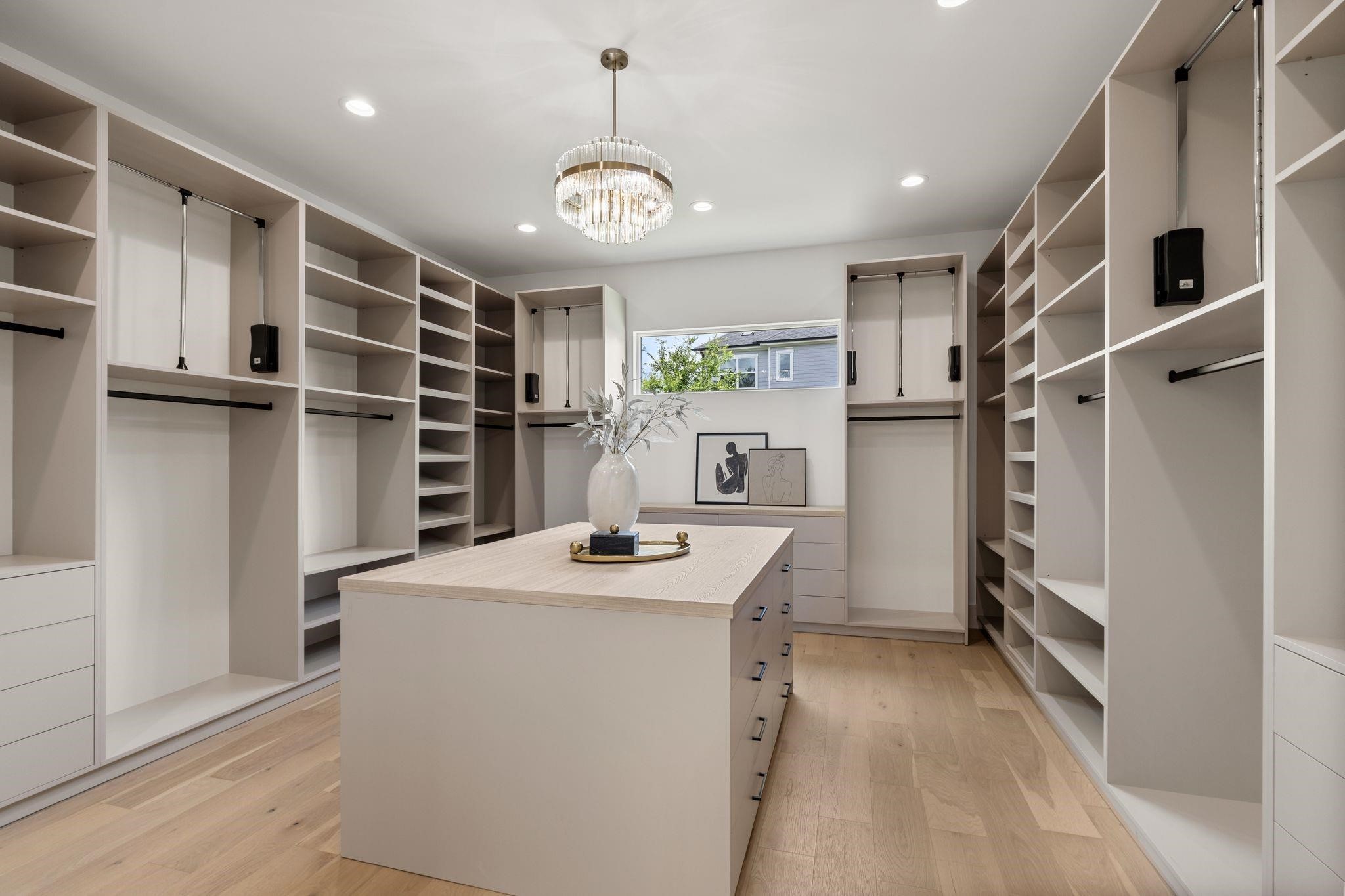 963 W 41st Street, Houston, TX 77018 963 W 41st Street, Houston, TX 77018