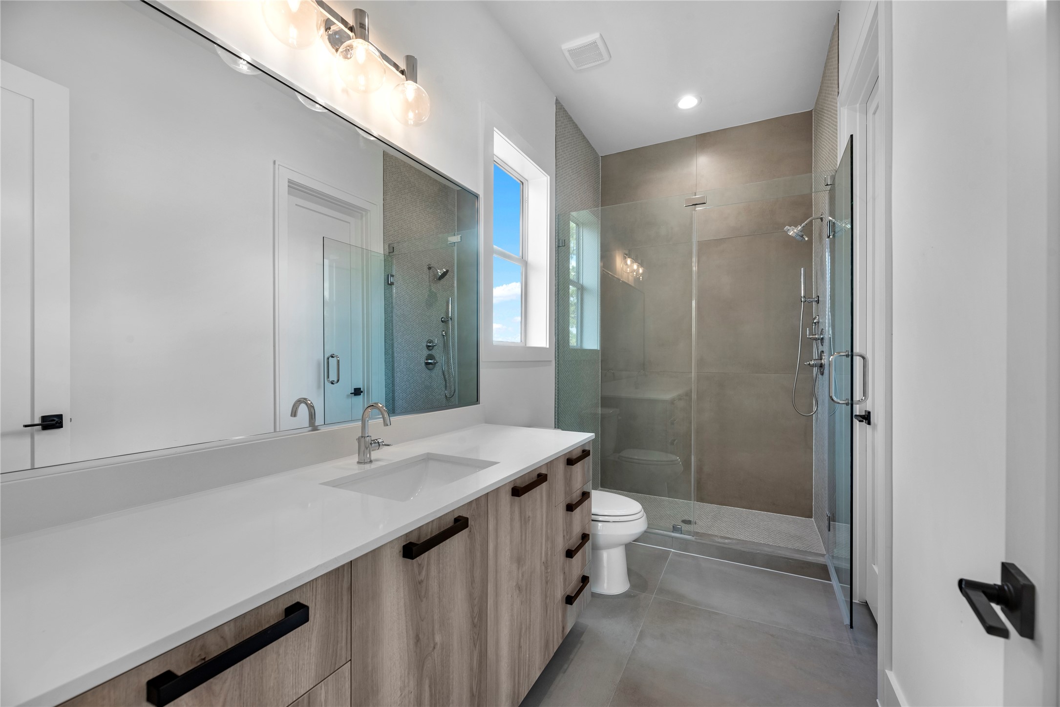 963 W 41st Street, Houston, TX 77018