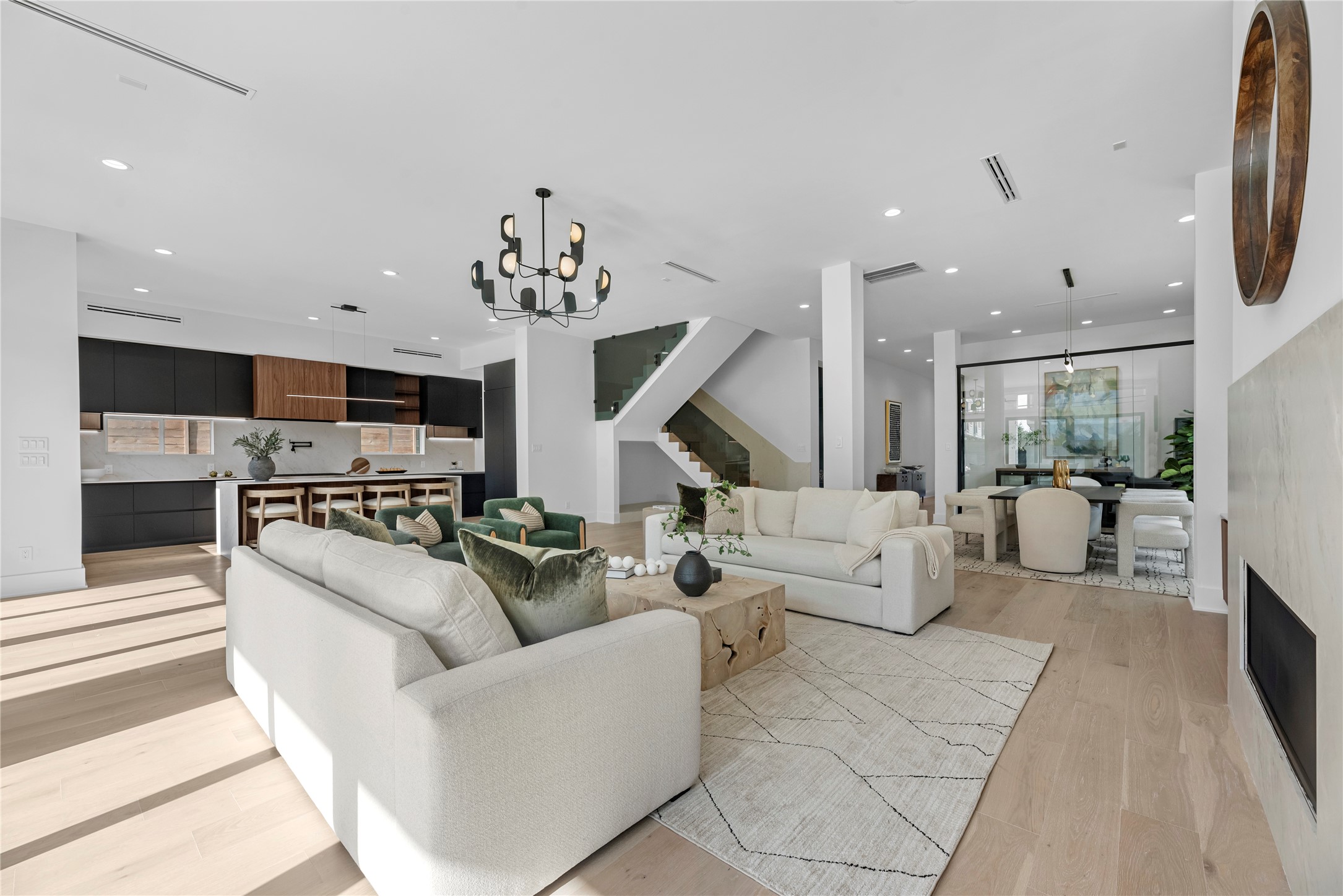 963 W 41st Street, Houston, TX 77018