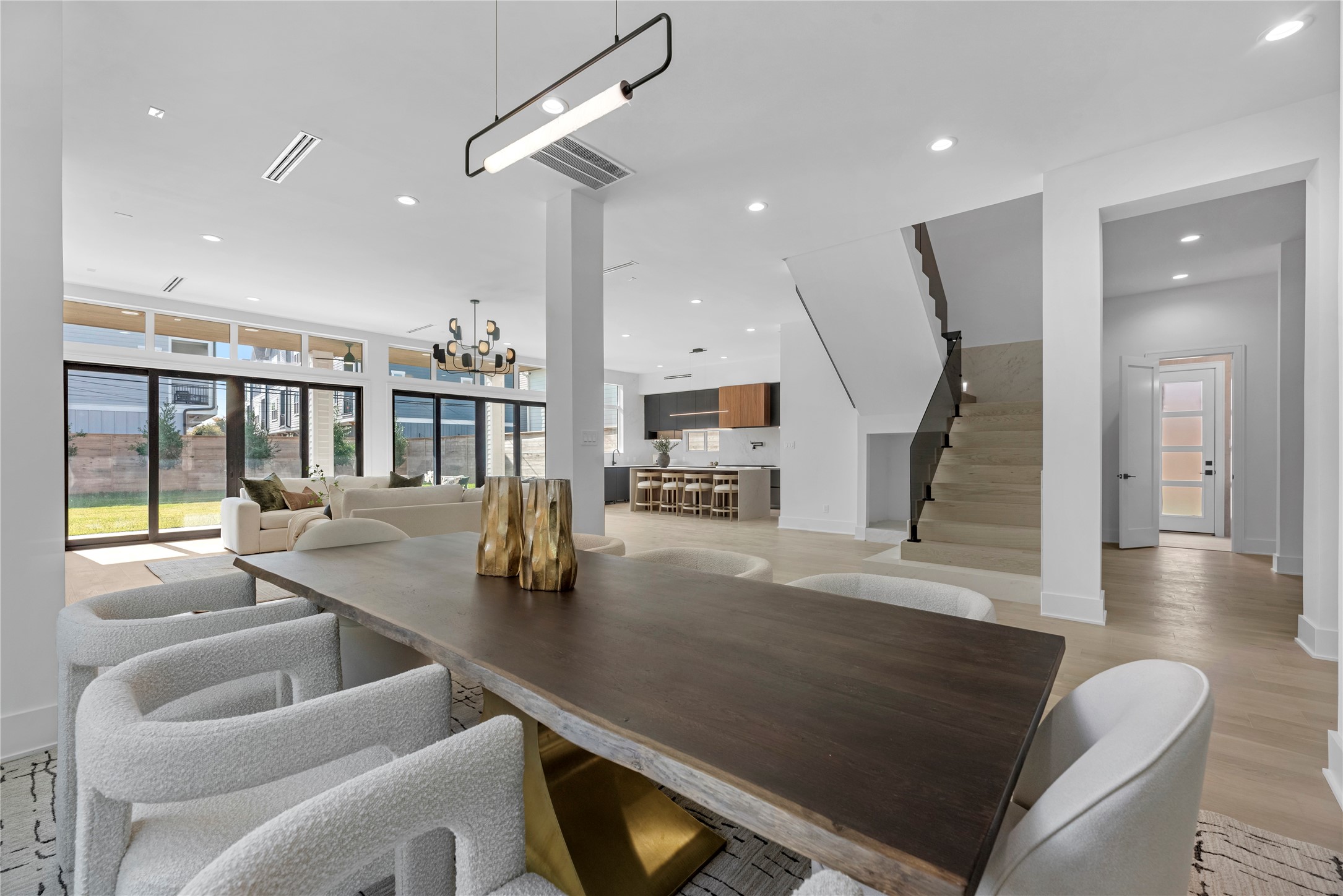 963 W 41st Street, Houston, TX 77018