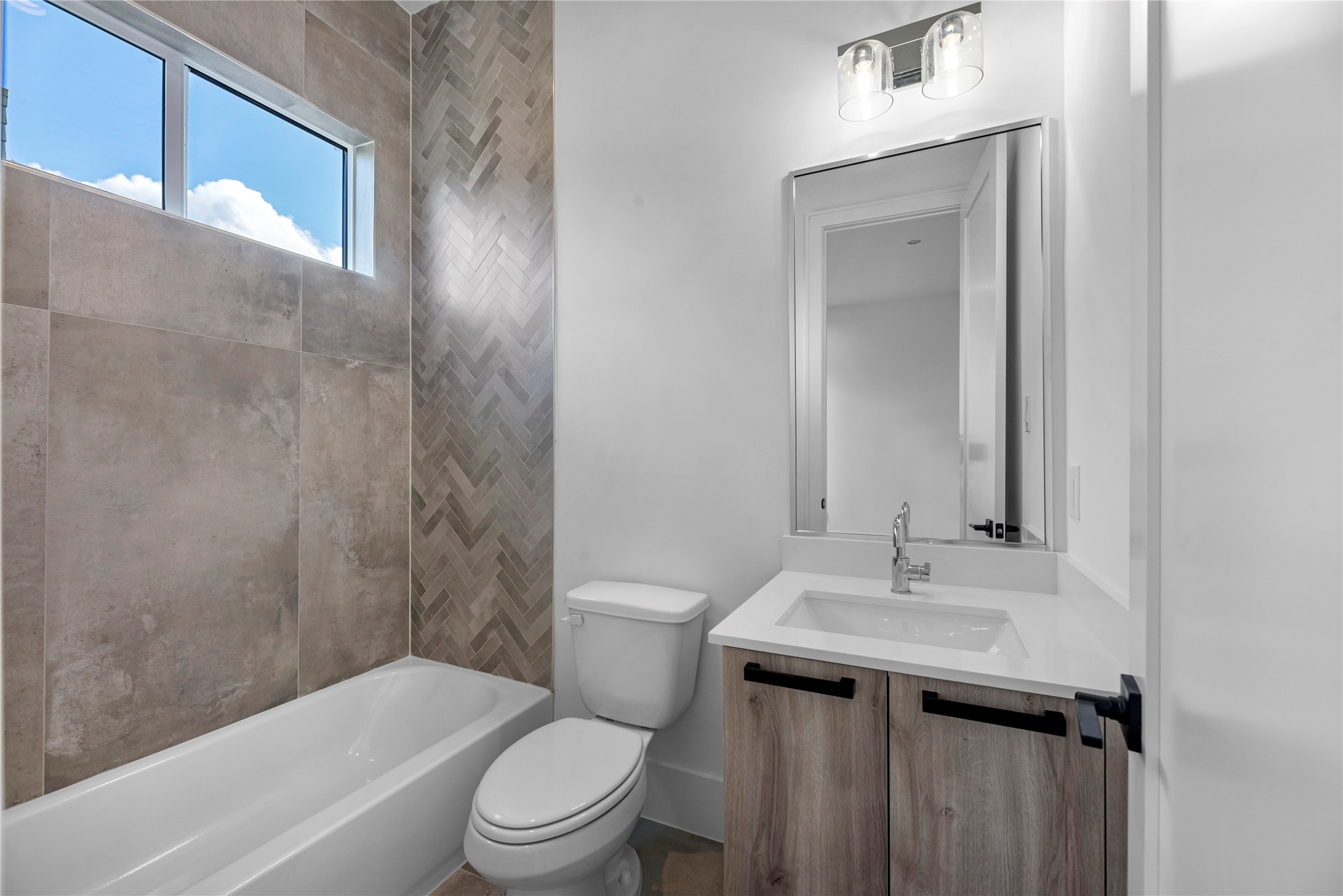 963 W 41st Street, Houston, TX 77018