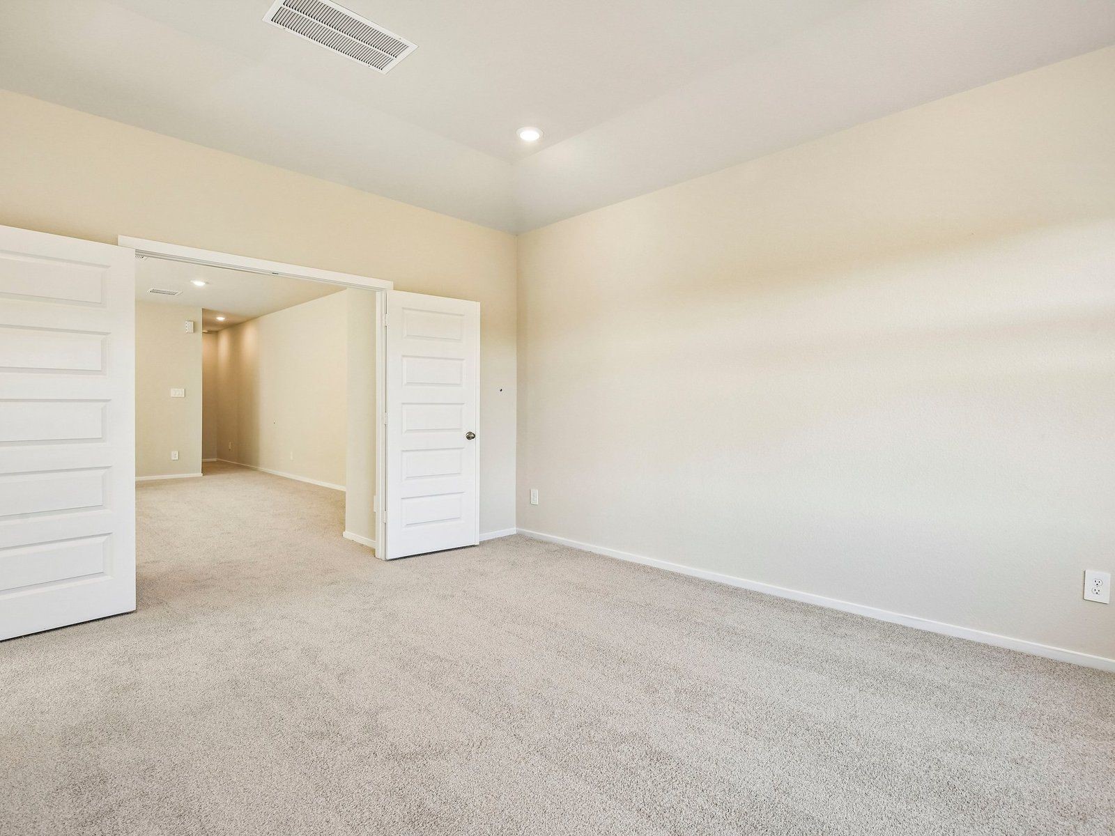Photo is not of the actual home, but is an inspirational photo of builder's model home and nay depict options, furnishings, and/or decorator features that are not inlcluded.