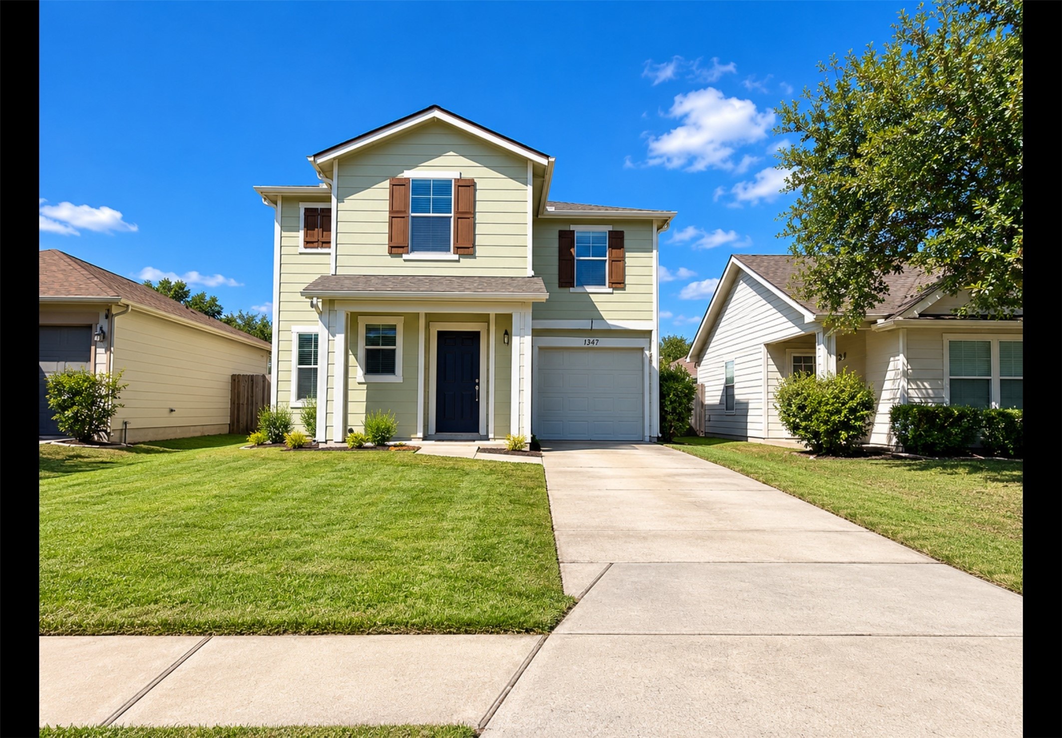 Nice size front lawn too... Nice size front lawn too...