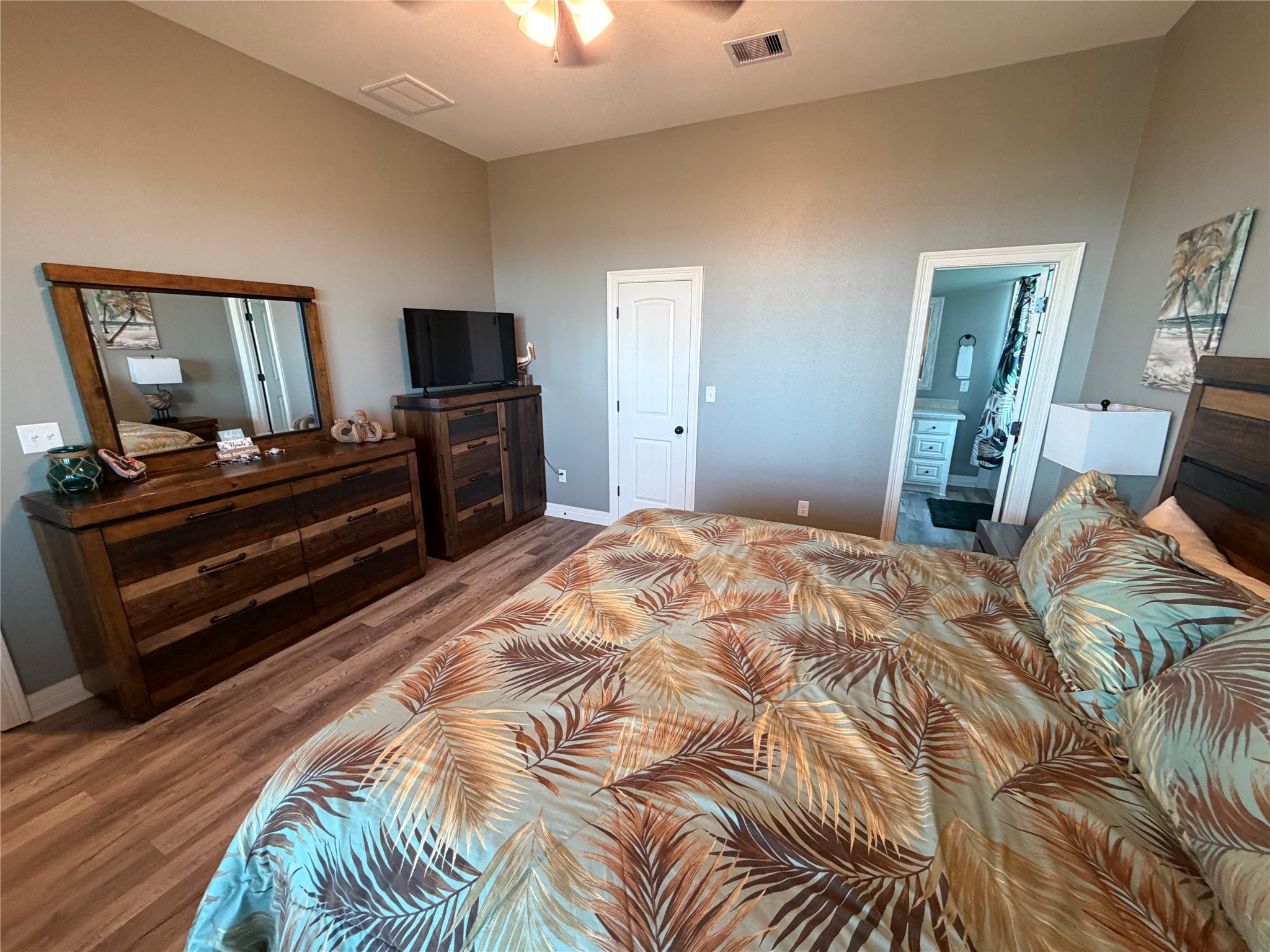 Guest bedroom