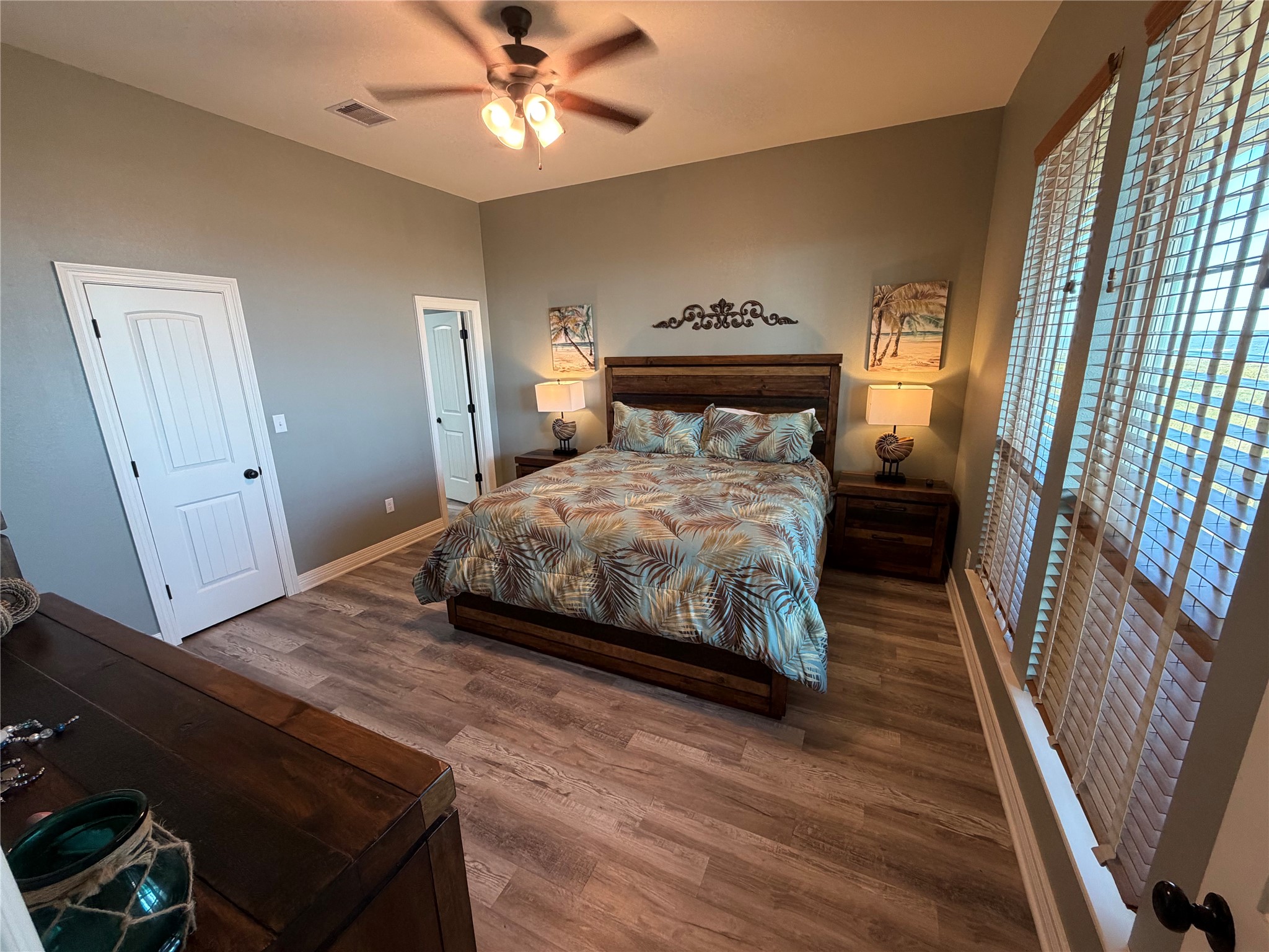 South east Guest bedroom with king bed