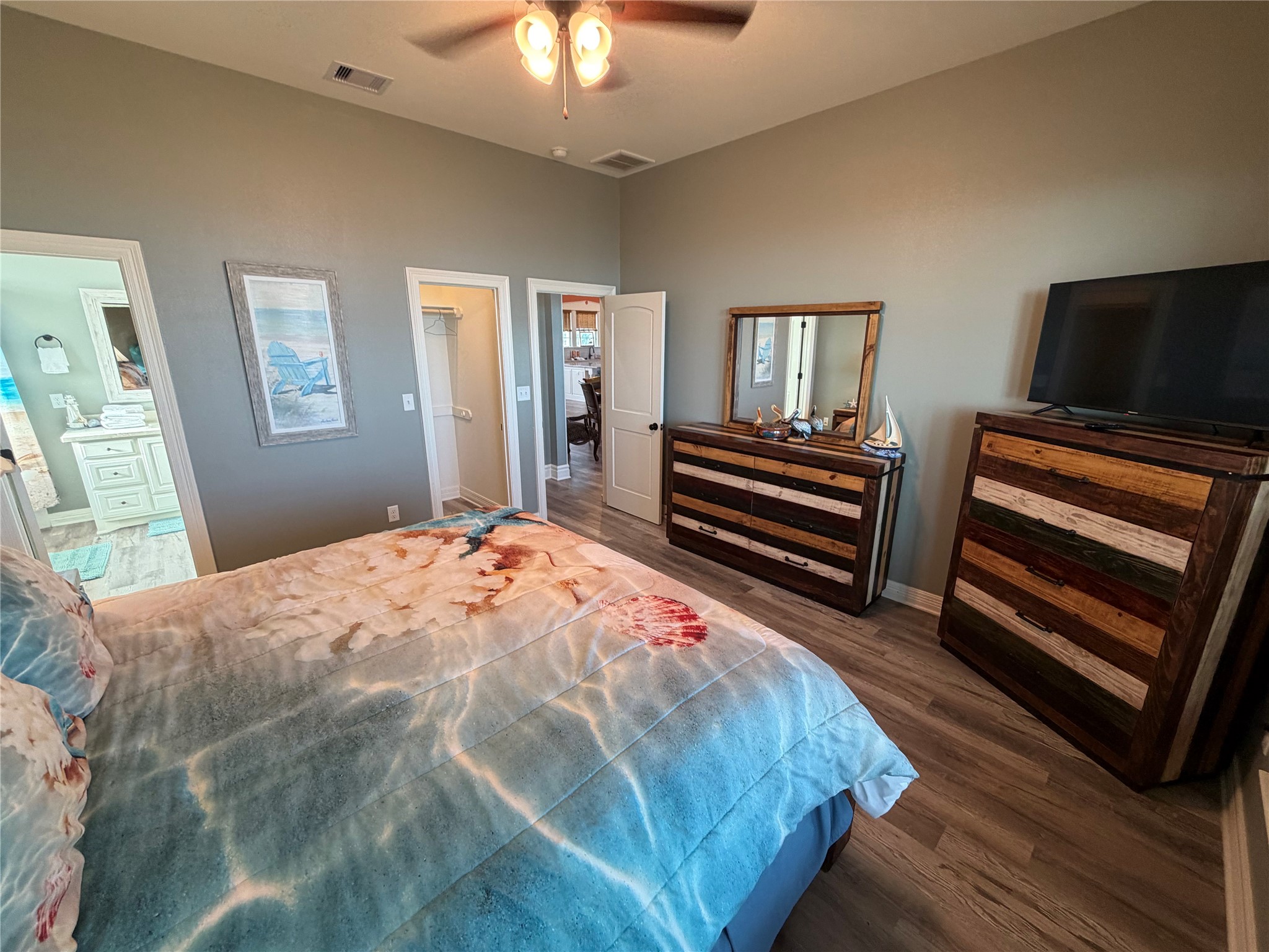 Southwest guest room with King