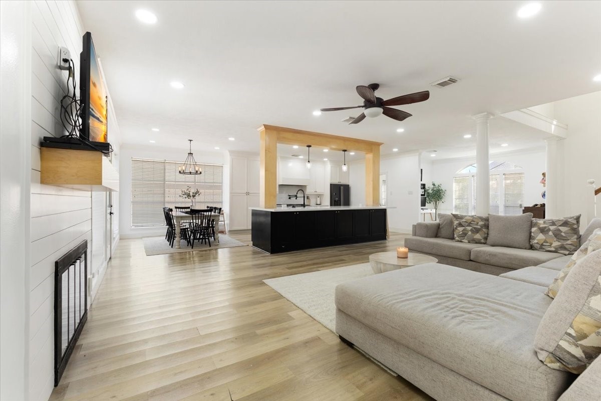 2112 Tipperary Drive, Pearland, TX 77581
