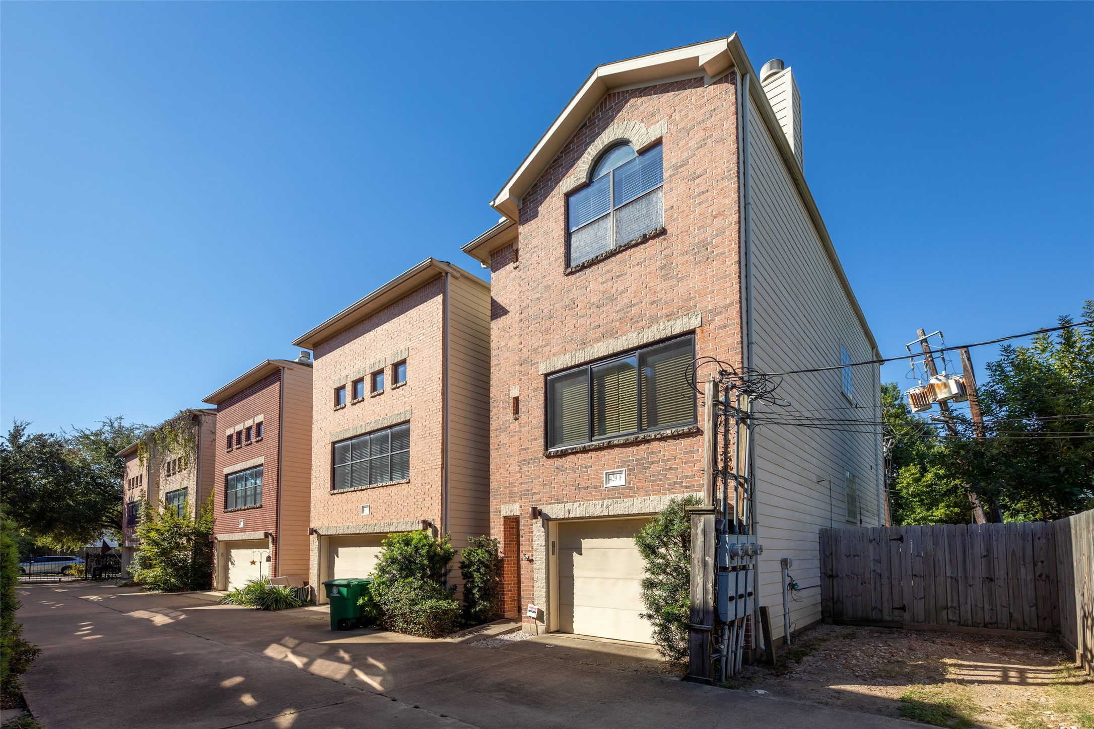 Unique Home from the rest. Extra parking for this unit only. Unique Home from the rest. Extra parking for this unit only.
