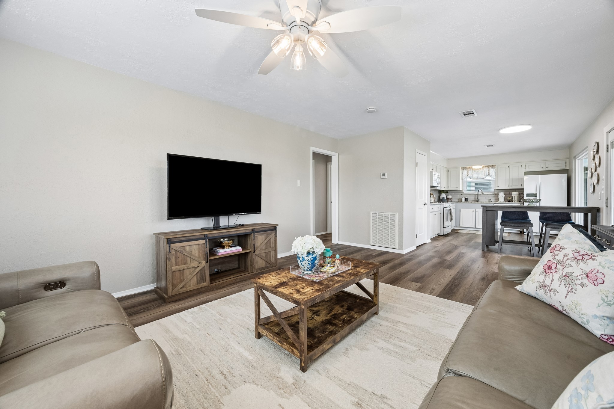 161 Barracuda Street, Hitchcock, TX 77563 161 Barracuda Street, Hitchcock, TX 77563