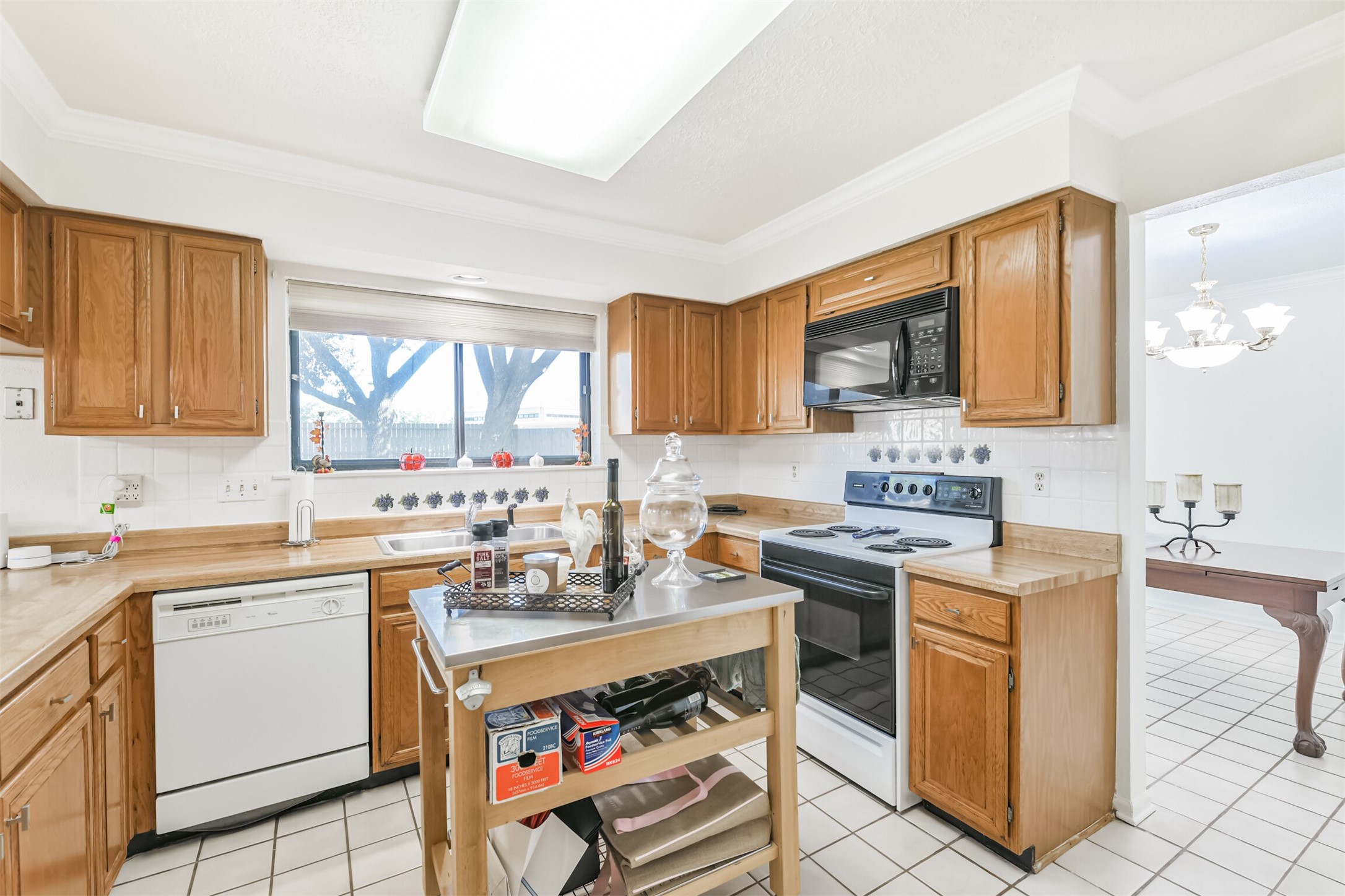 Kitchen with removable island