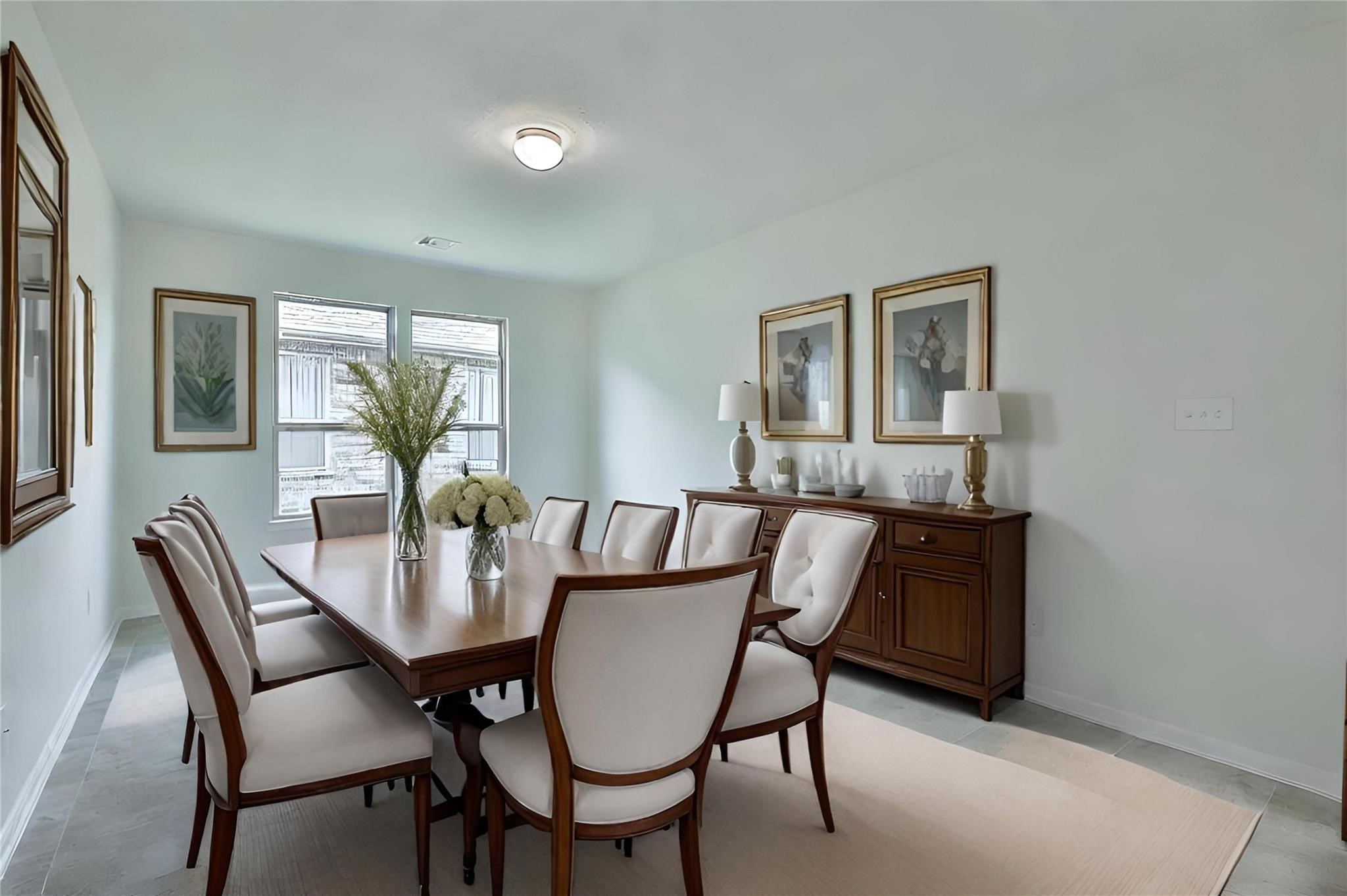 Dining room - virtual staged