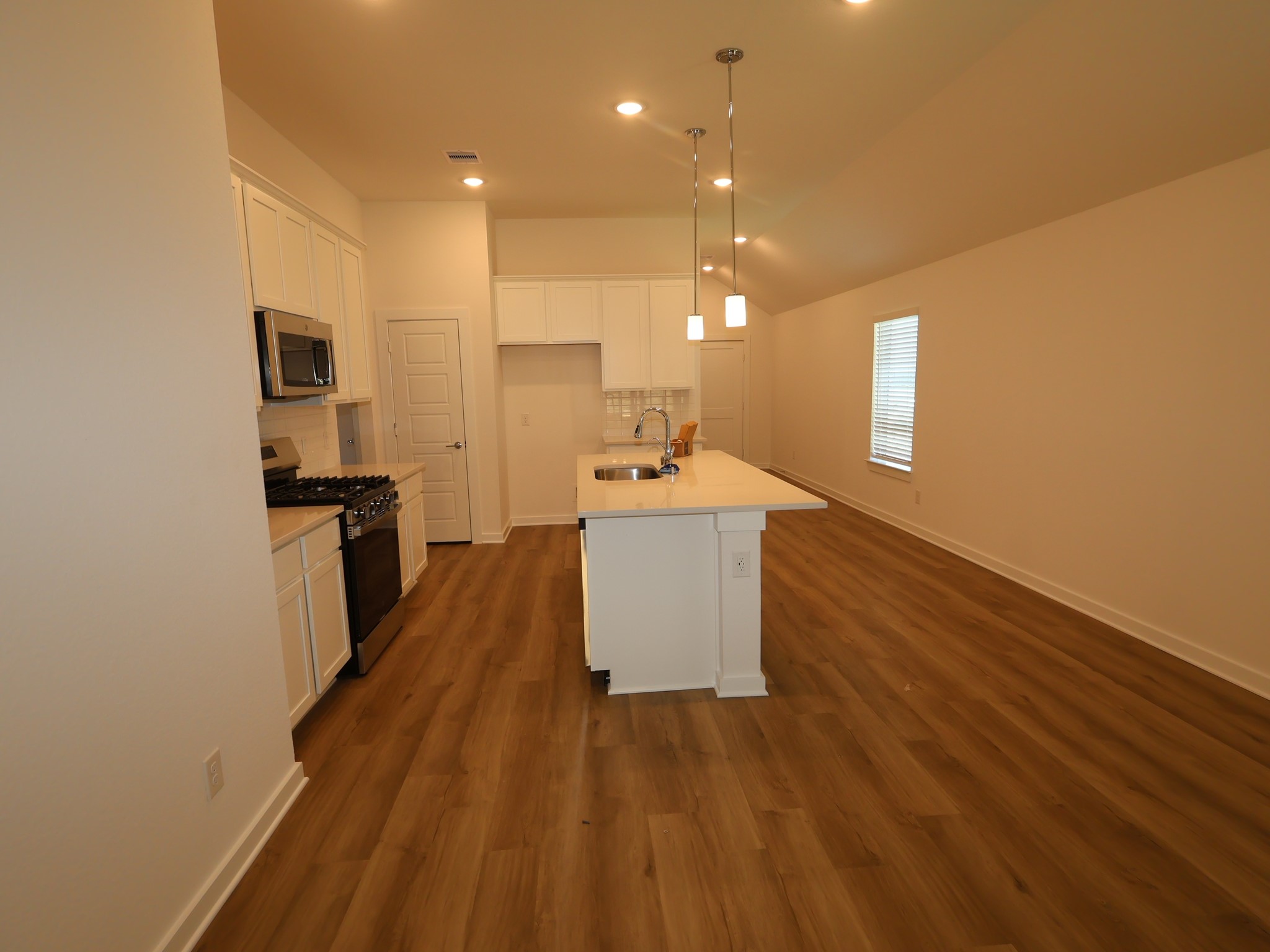 1033 Garnet Star Drive, La Marque, TX 77568