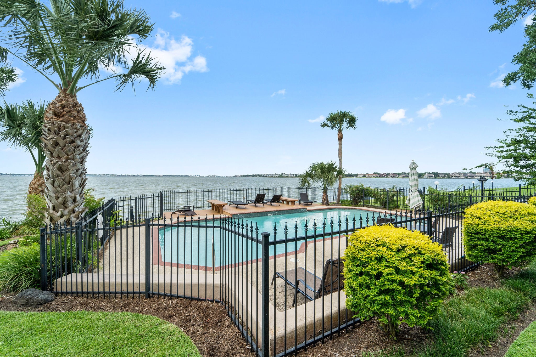 309 Lakeside Lane, Houston, TX 77058