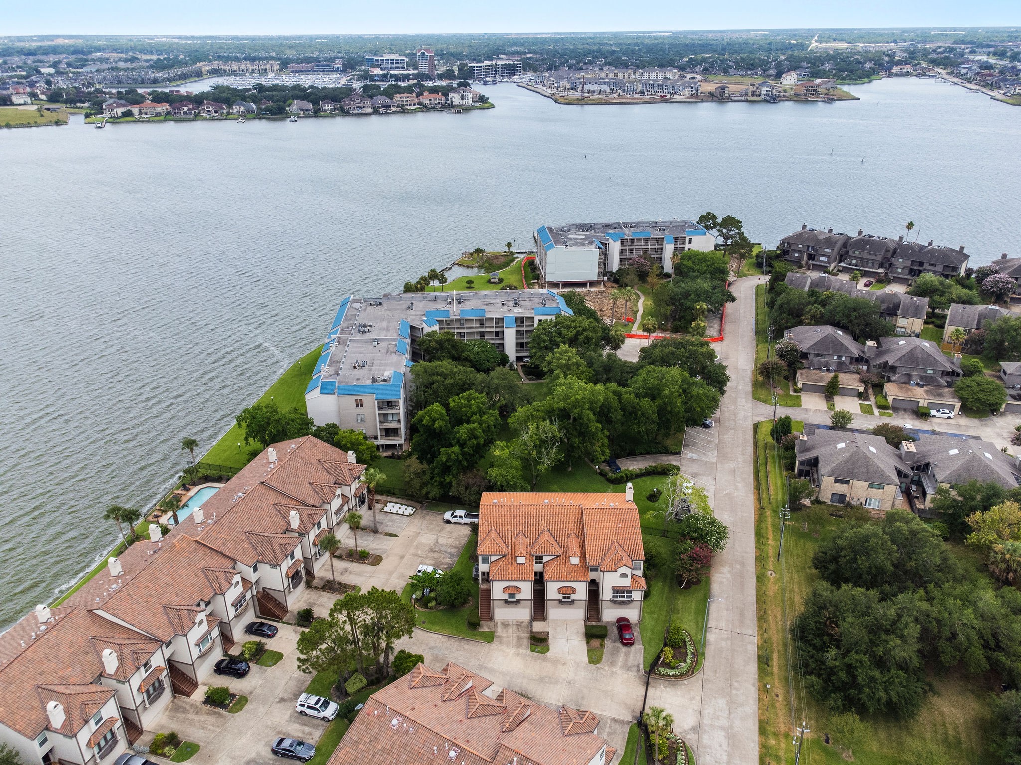 309 Lakeside Lane, Houston, TX 77058