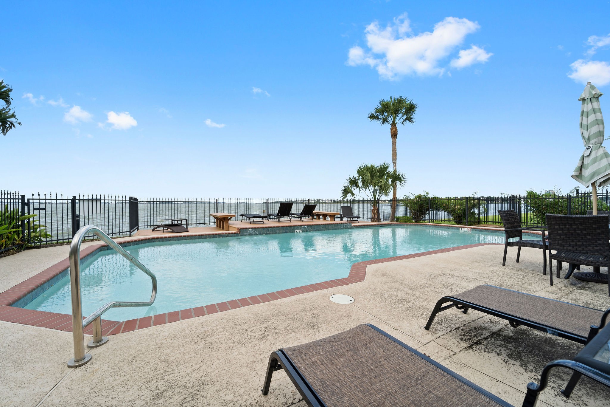 309 Lakeside Lane, Houston, TX 77058