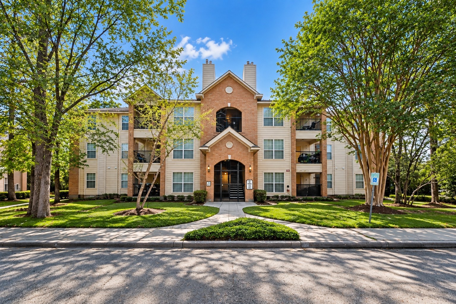 Charming condo in The Woodlands offering easy, low-maintenance living in a peaceful, tree-lined setting.