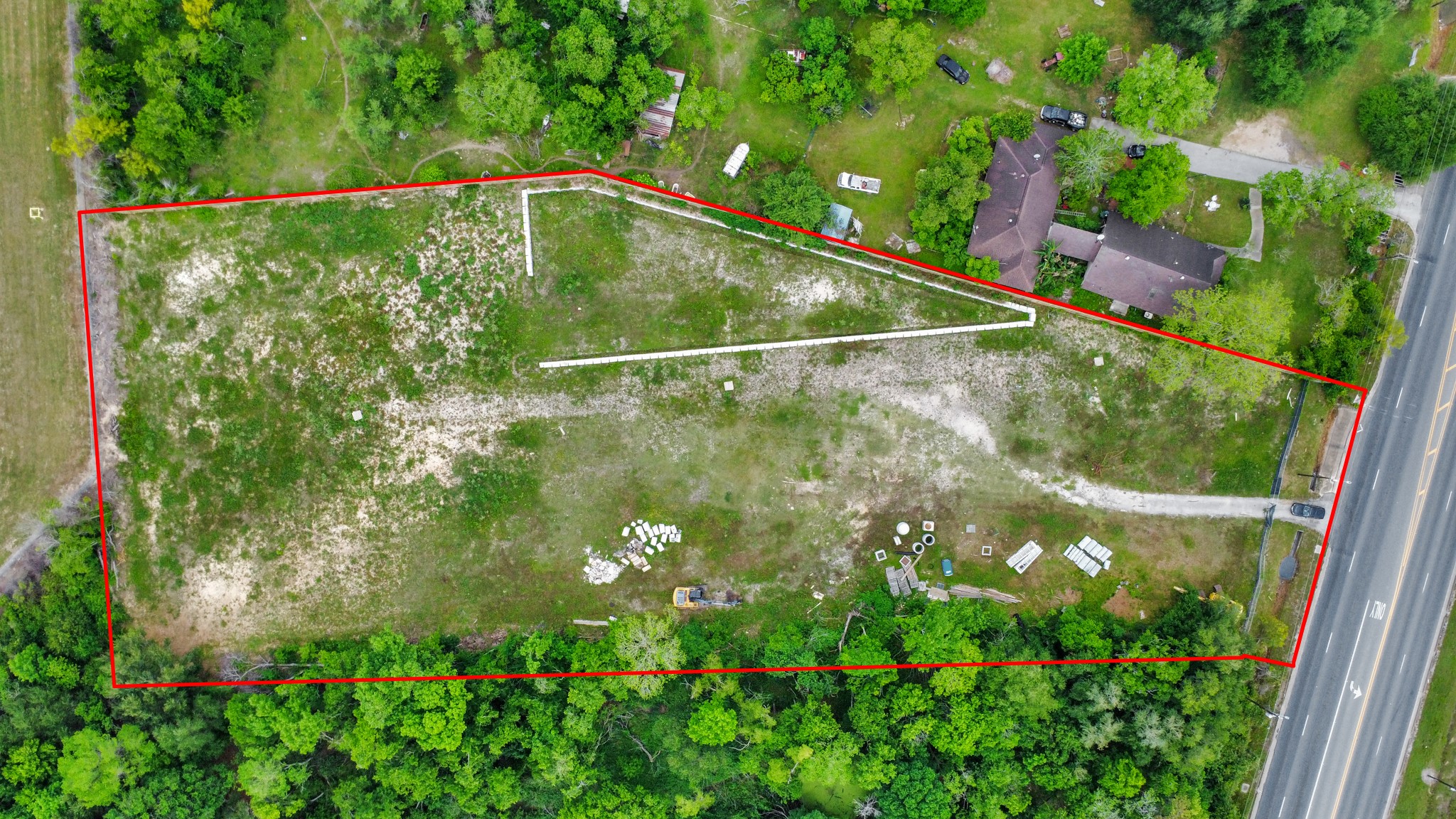 This aerial photo showcases a sizable, outlined plot of land adjacent to a main road, surrounded by greenery and near industrial buildings. Ideal for development, it offers easy access to transportation and nearby facilities. This aerial photo showcases a sizable, outlined plot of land adjacent to a main road, surrounded by greenery and near industrial buildings. Ideal for development, it offers easy access to transportation and nearby facilities.