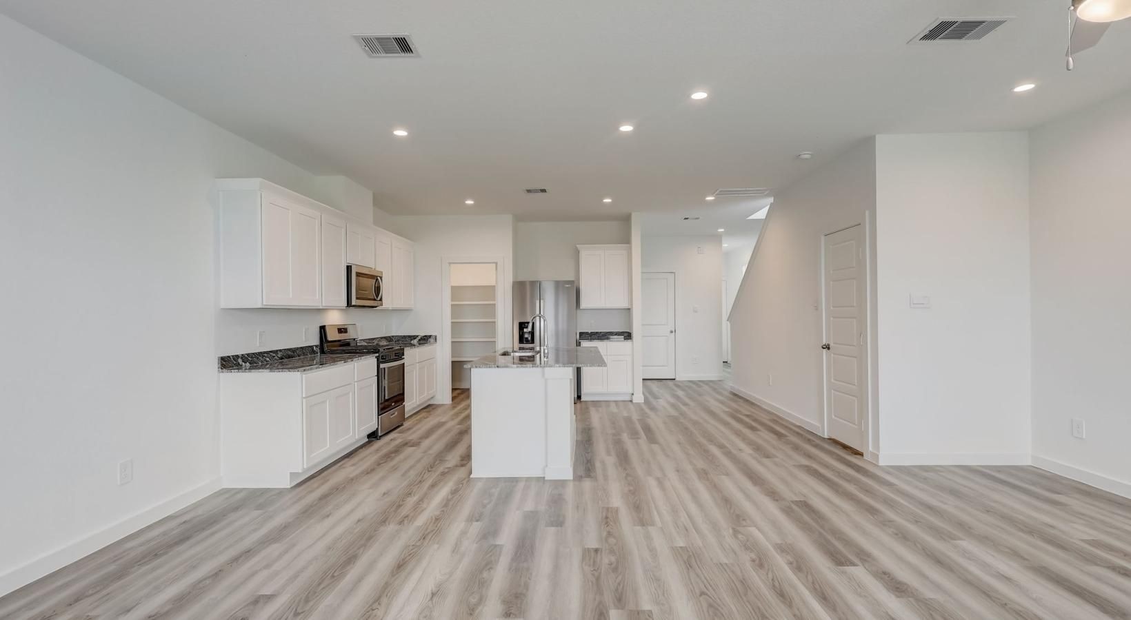 VACANT HOME SHOWN. ACTUAL LAYOUT MAY DIFFER