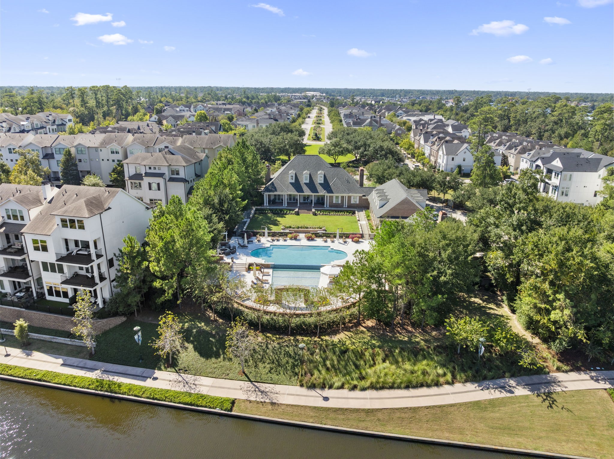 70 North Bay Boulevard, The Woodlands, TX 77380
