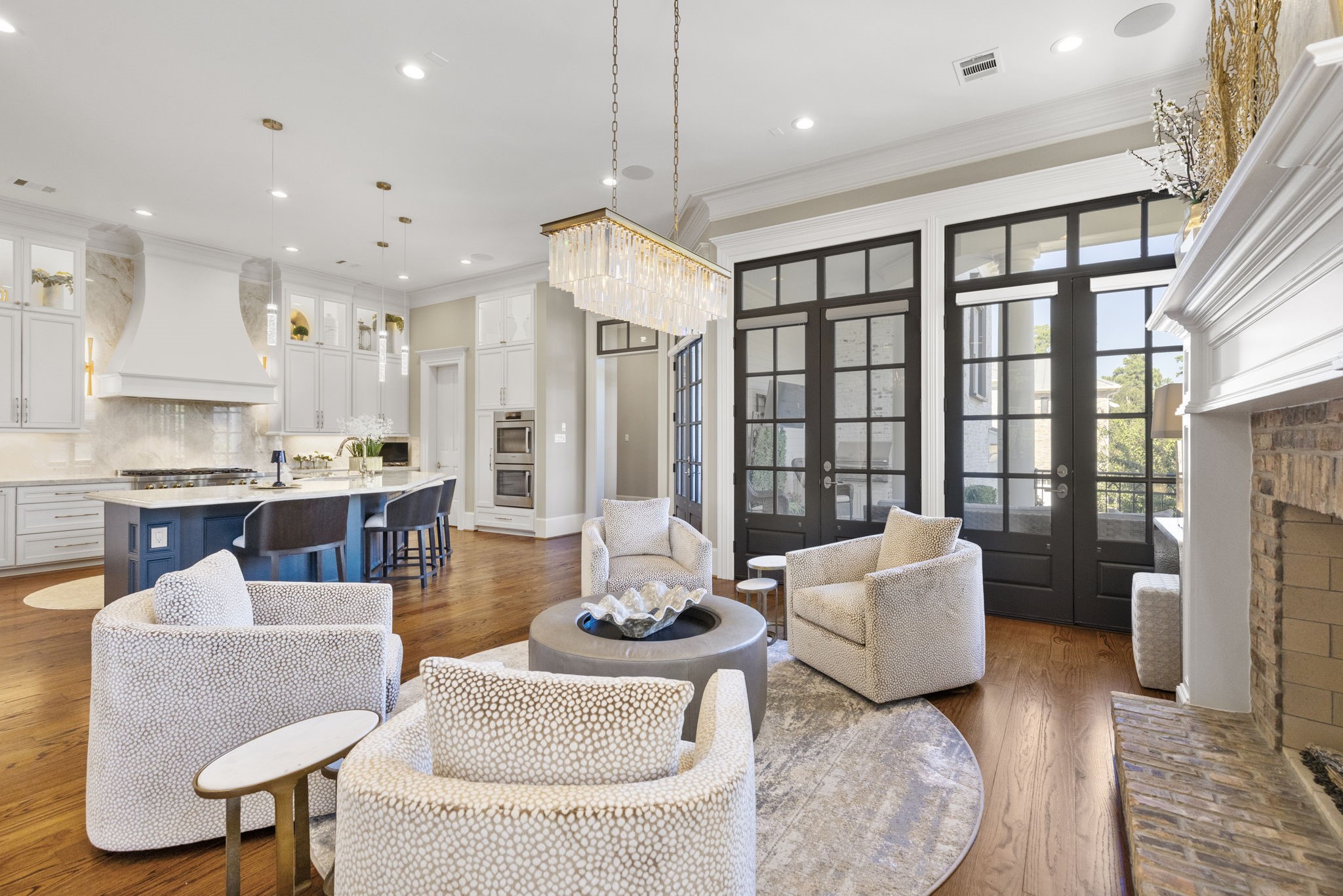 70 North Bay Boulevard, The Woodlands, TX 77380