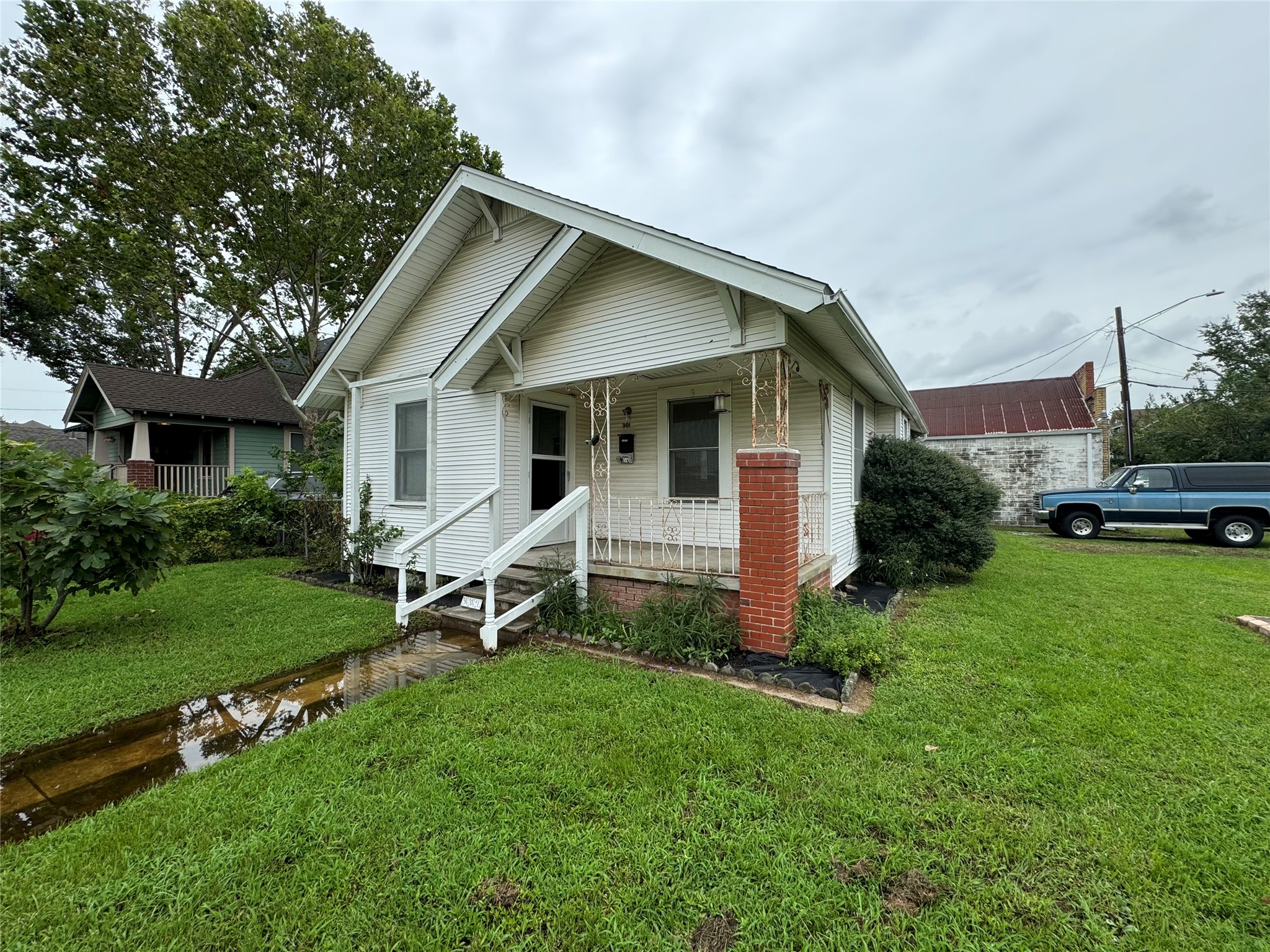 901 W 13th, Houston, TX 77008 901 W 13th, Houston, TX 77008