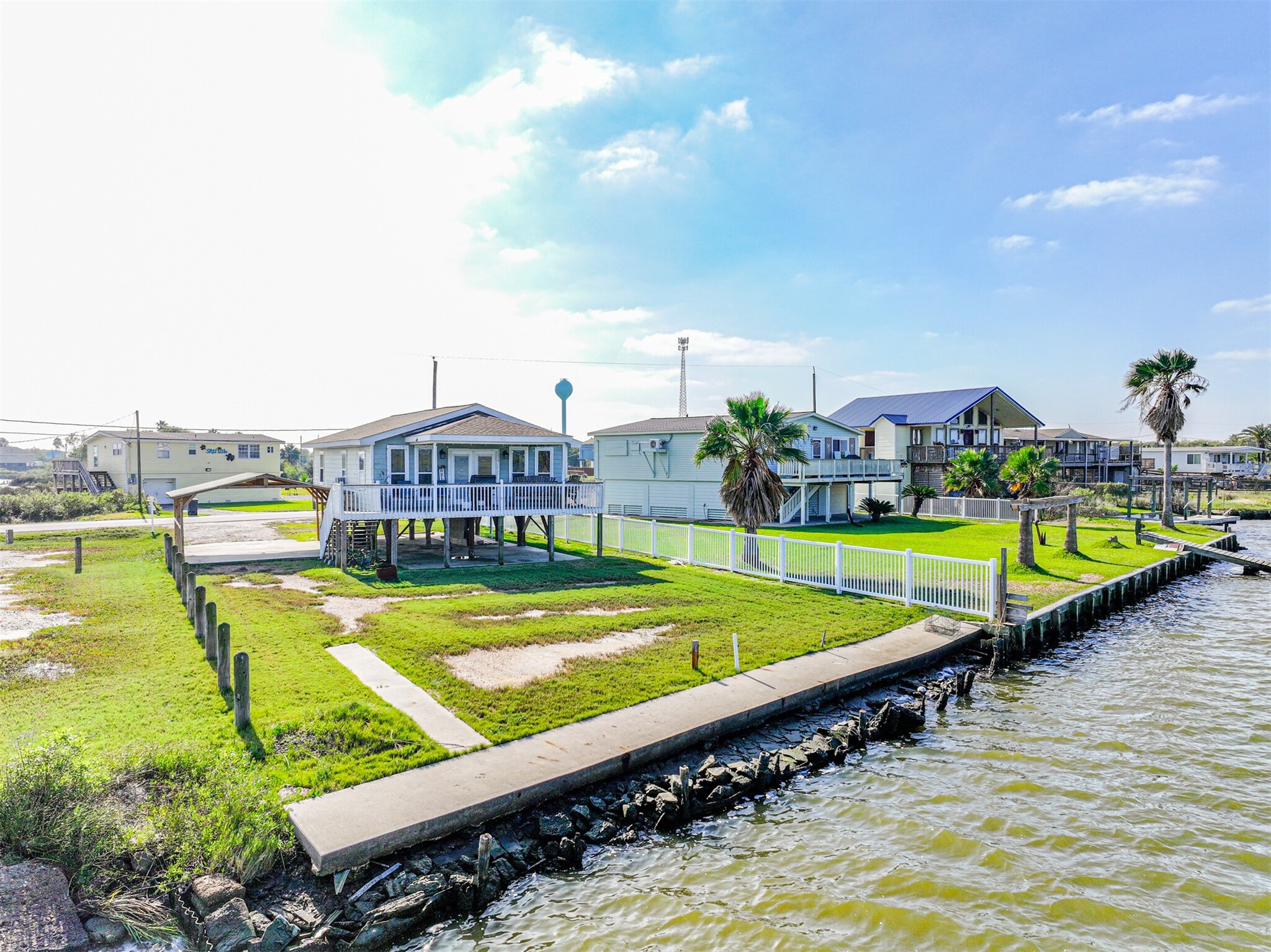 4622 Bayou Lane, Hitchcock, TX 77563 4622 Bayou Lane, Hitchcock, TX 77563