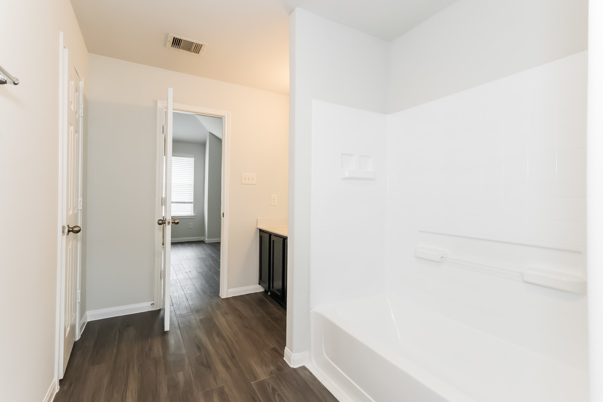 Photos may be representative of the floor plan and not the exact home. Finishes, layout, and features of the actual property for lease may vary.