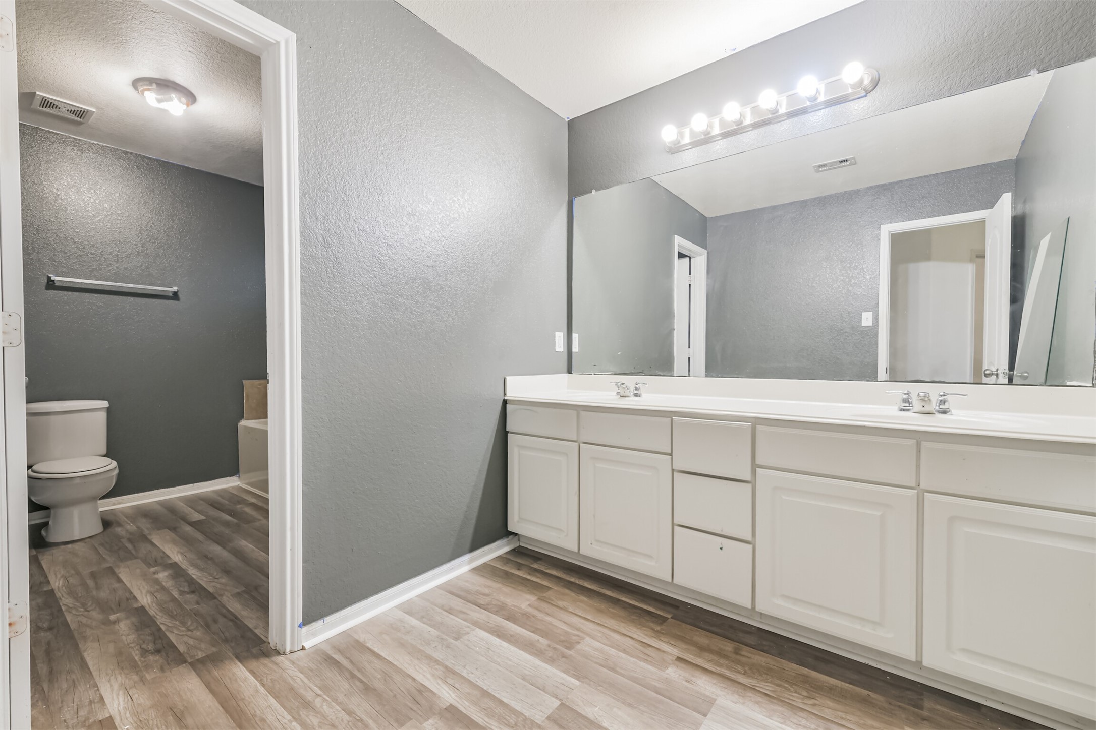 1230 Newsome Glenn Drive, Houston, TX 77090