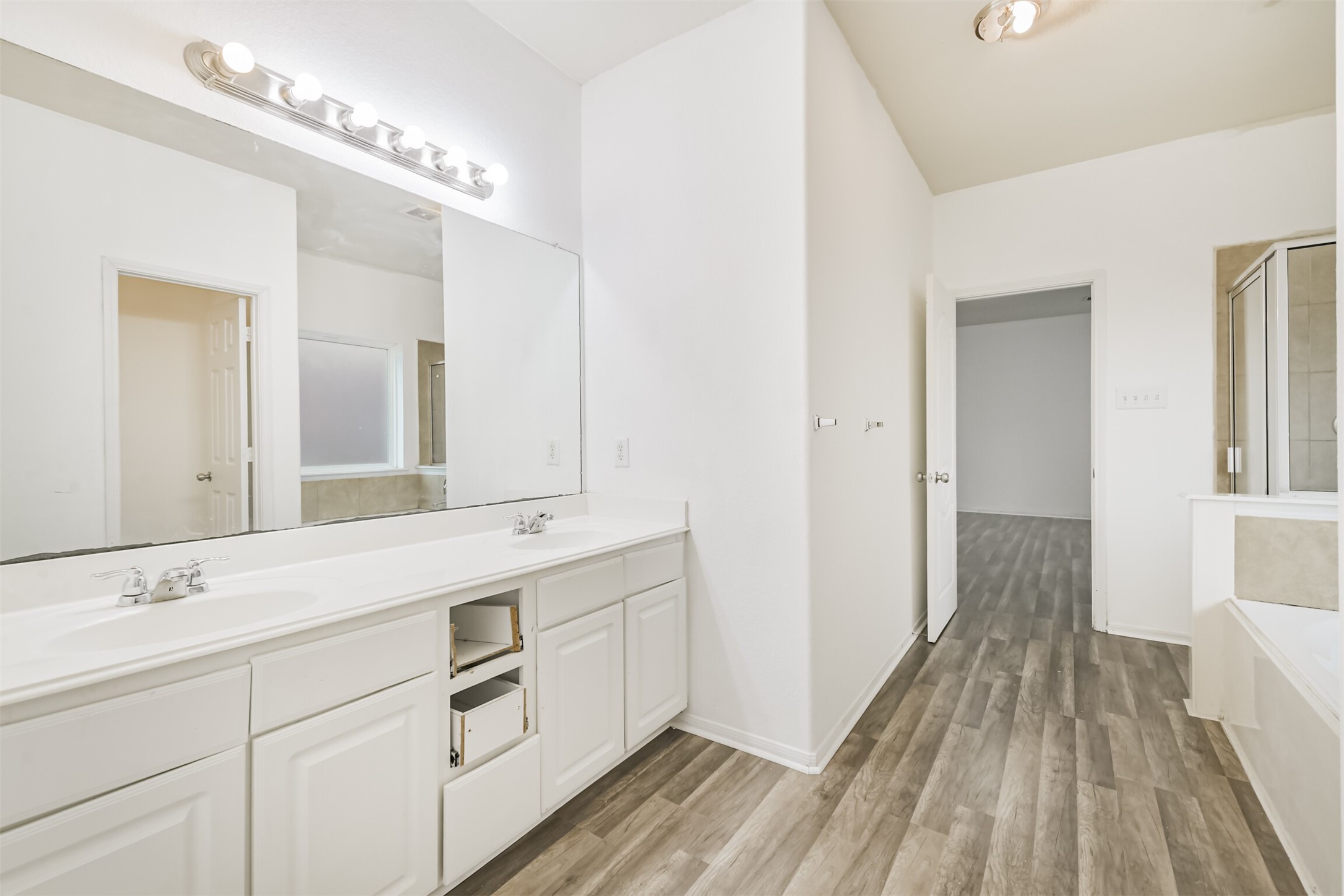 1230 Newsome Glenn Drive, Houston, TX 77090