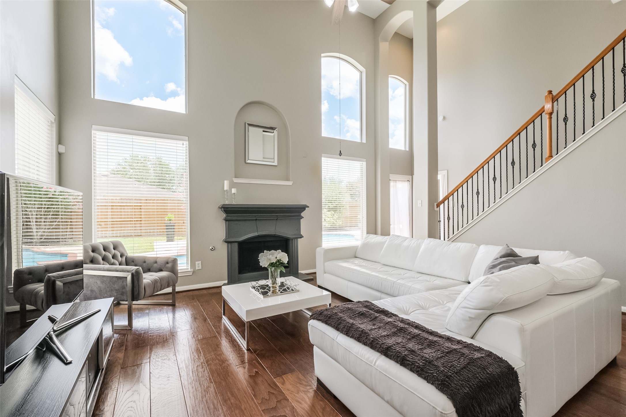 Lovely high ceilings and pool views.