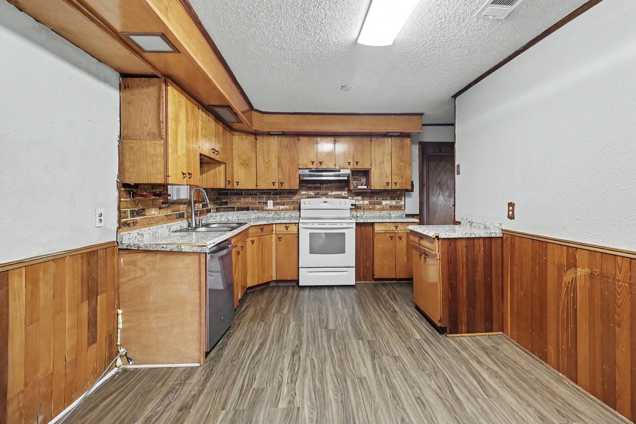 901 Westmont Drive, Houston, TX 77015