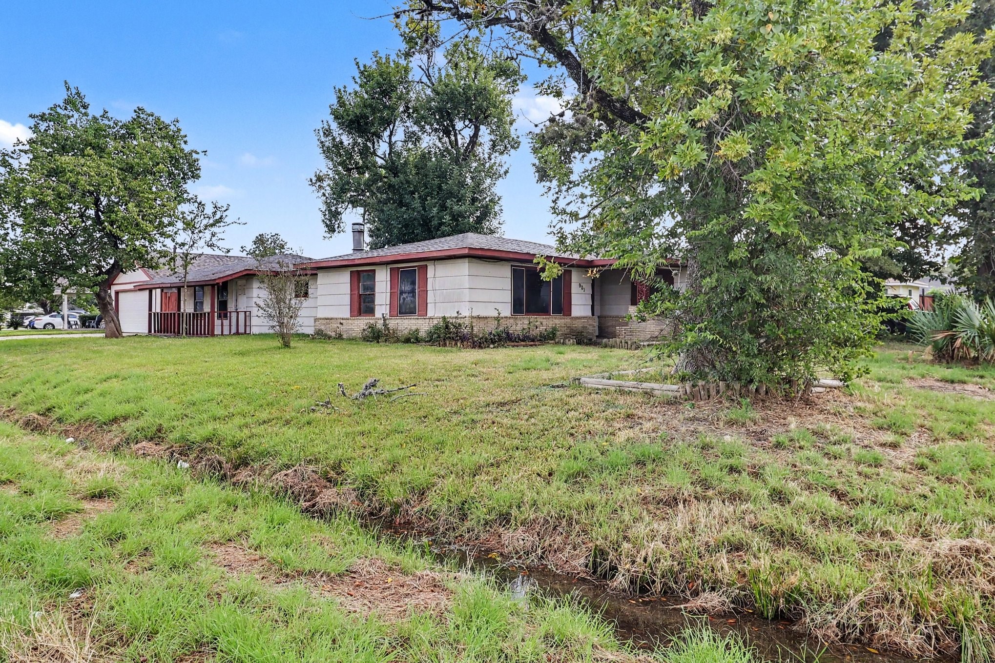 901 Westmont Drive, Houston, TX 77015