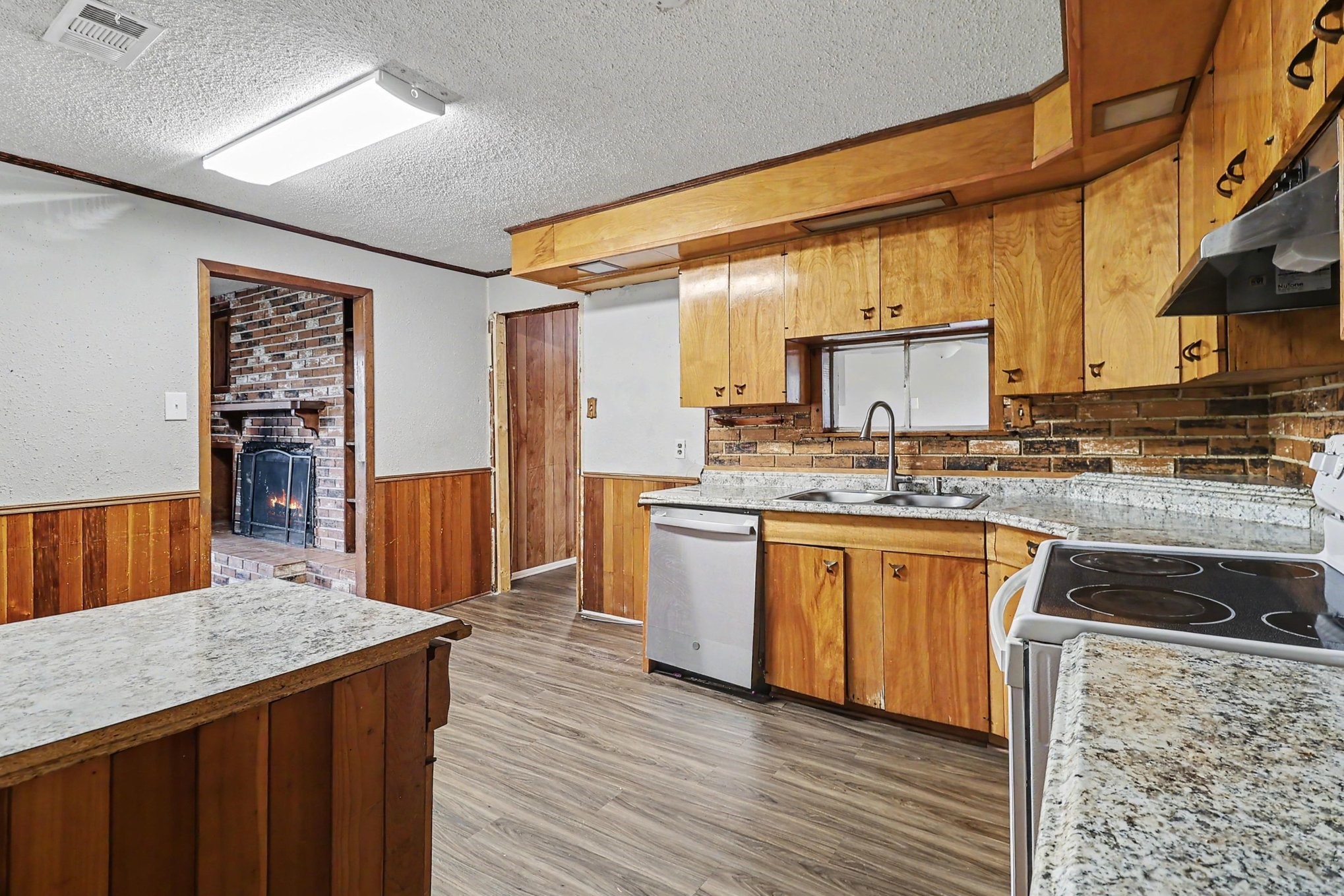901 Westmont Drive, Houston, TX 77015