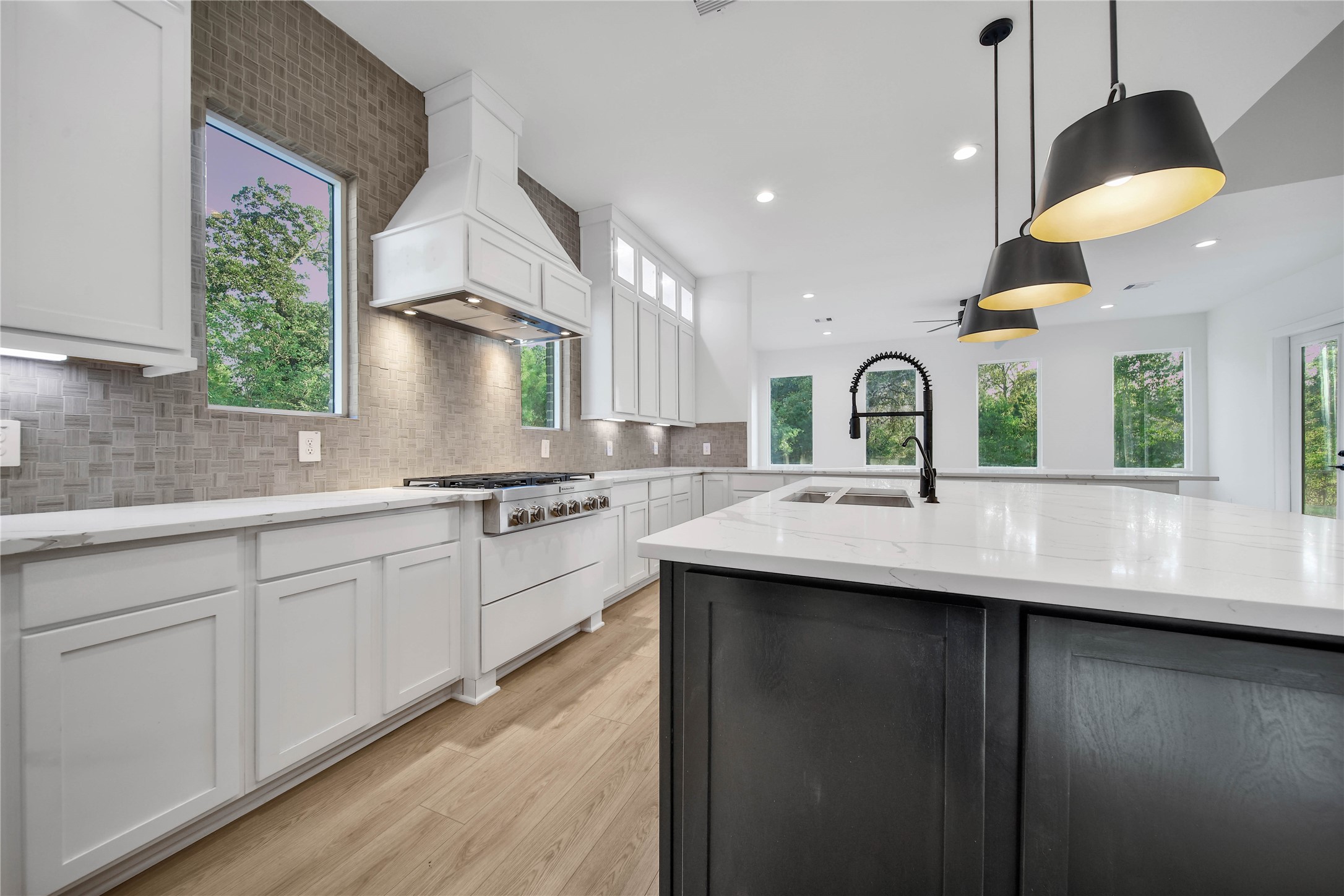 343 Louvenia Court, Pinehurst, TX 77362