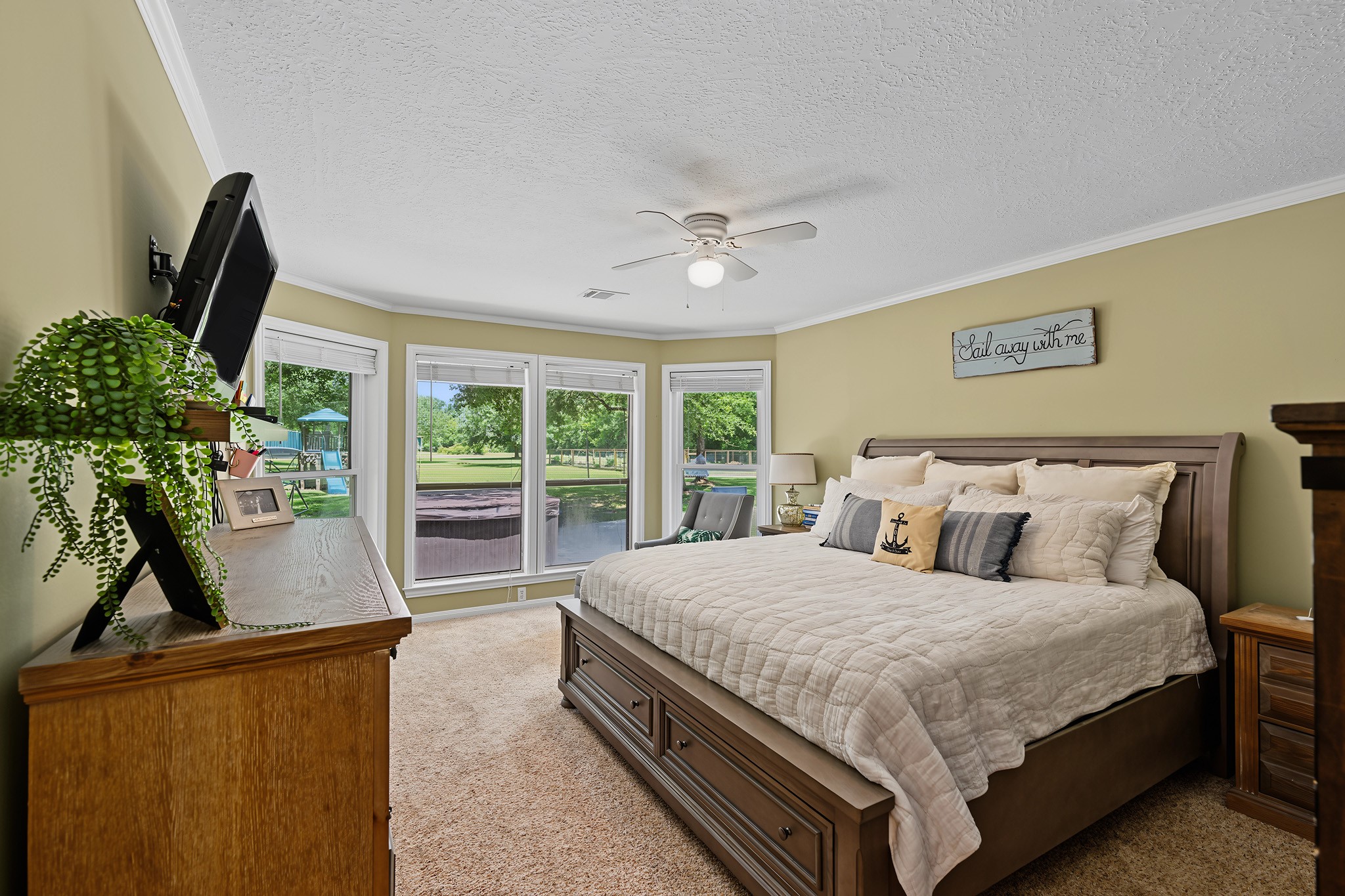 Spacious primary retreat