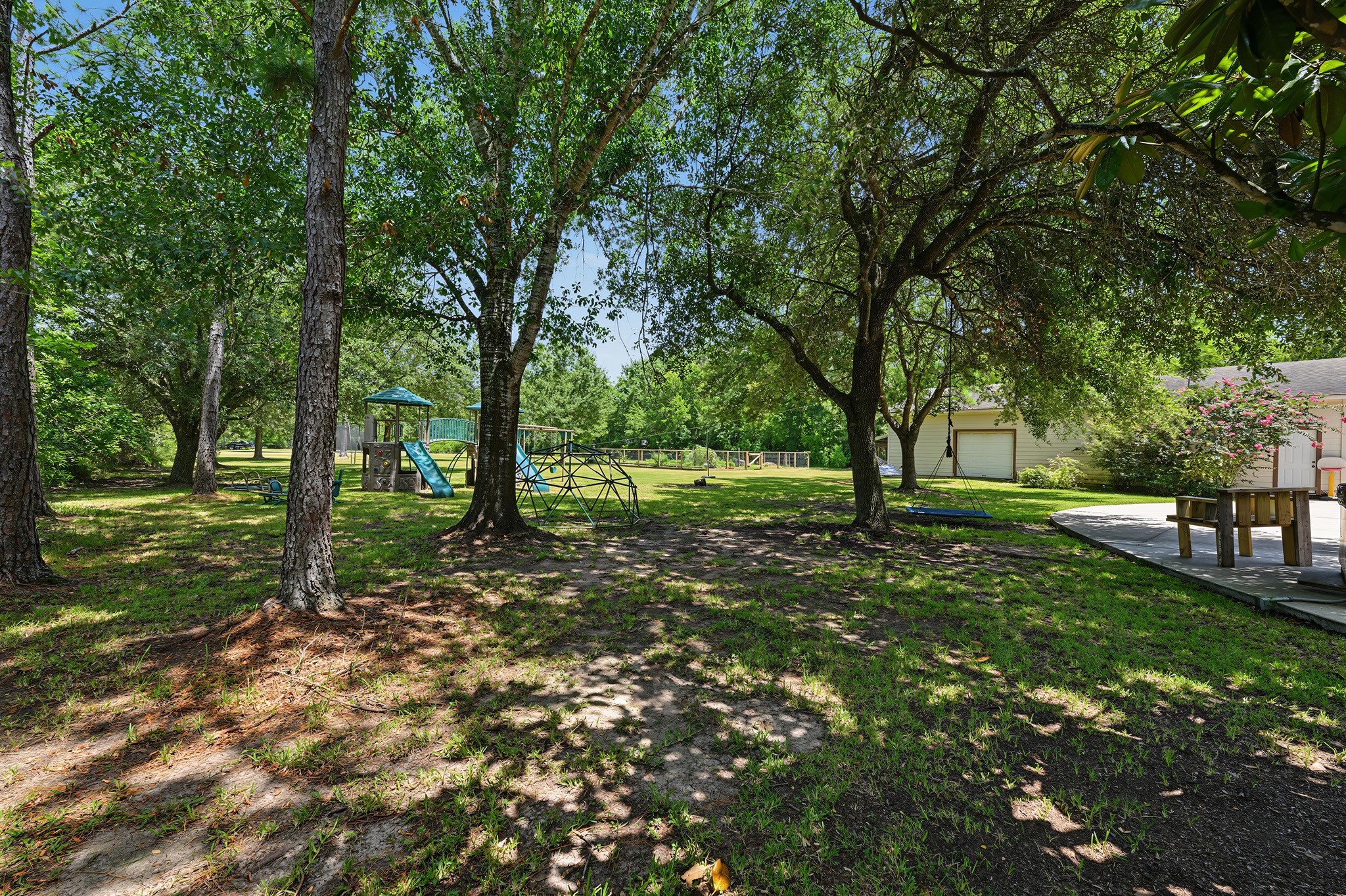 424 Middleton Street, Bacliff, TX 77518