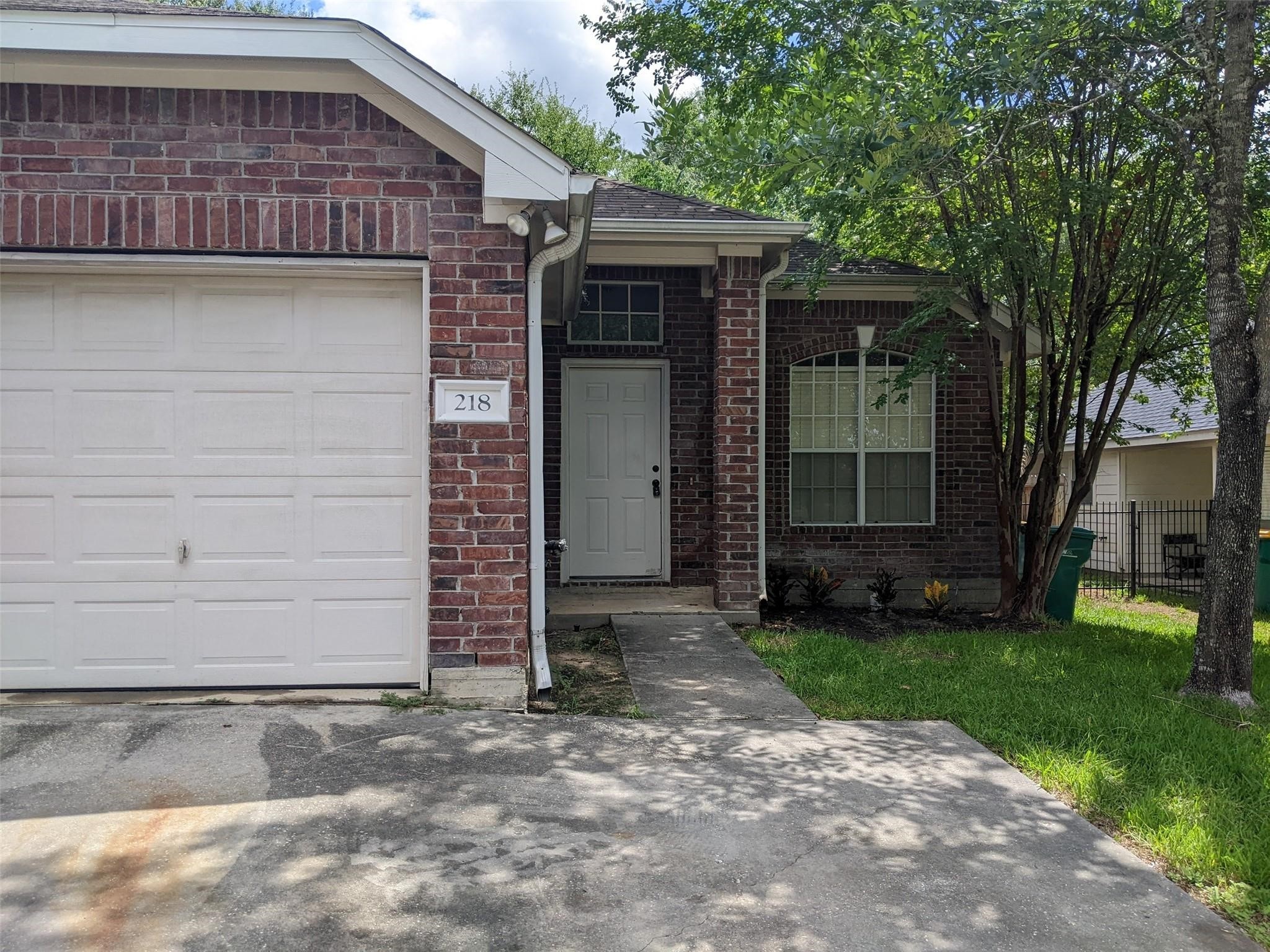 218 Canterbury Drive, Conroe, TX 77303 218 Canterbury Drive, Conroe, TX 77303