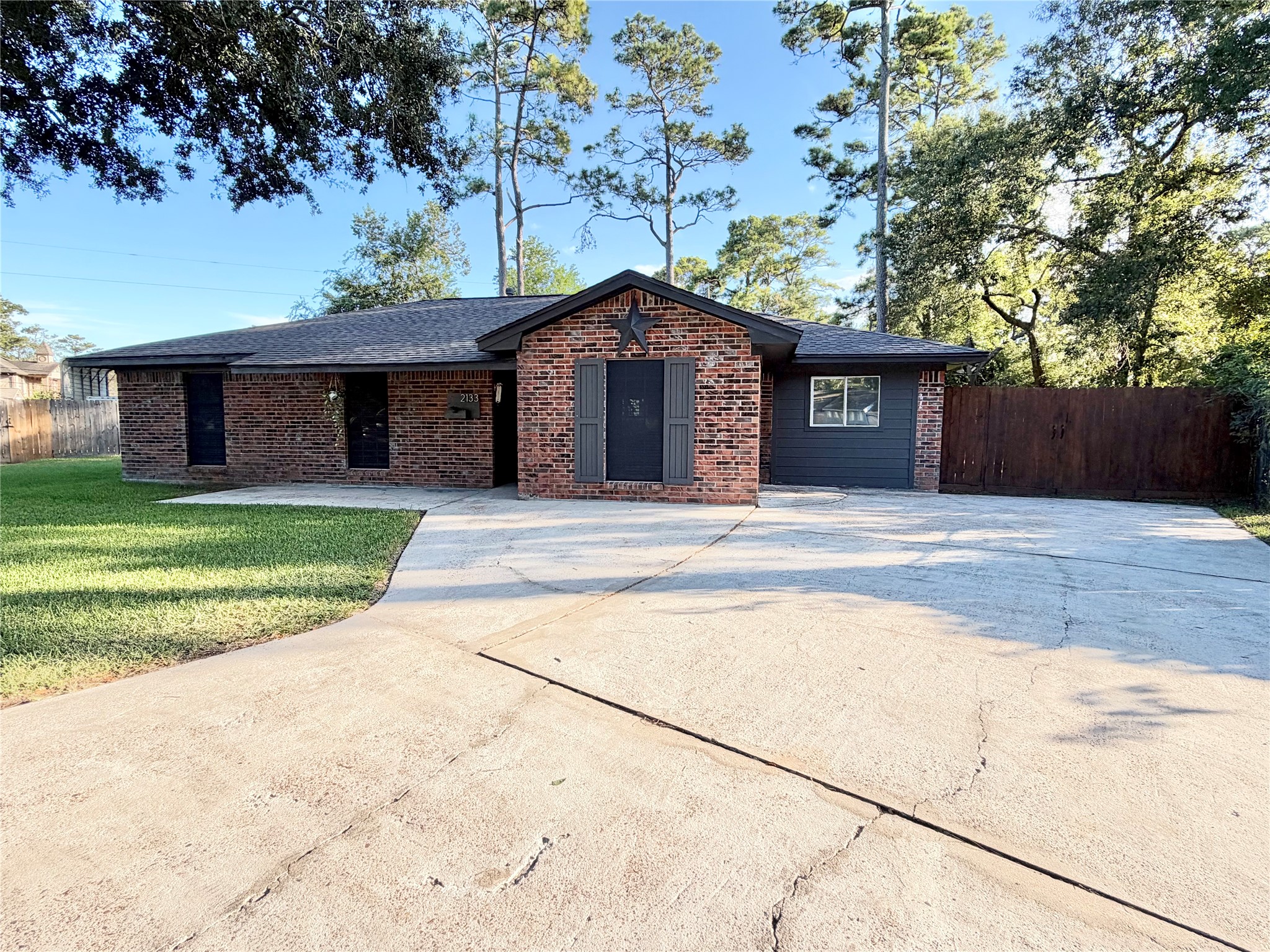 2133 Greenlee Lane, Dickinson, TX 77539