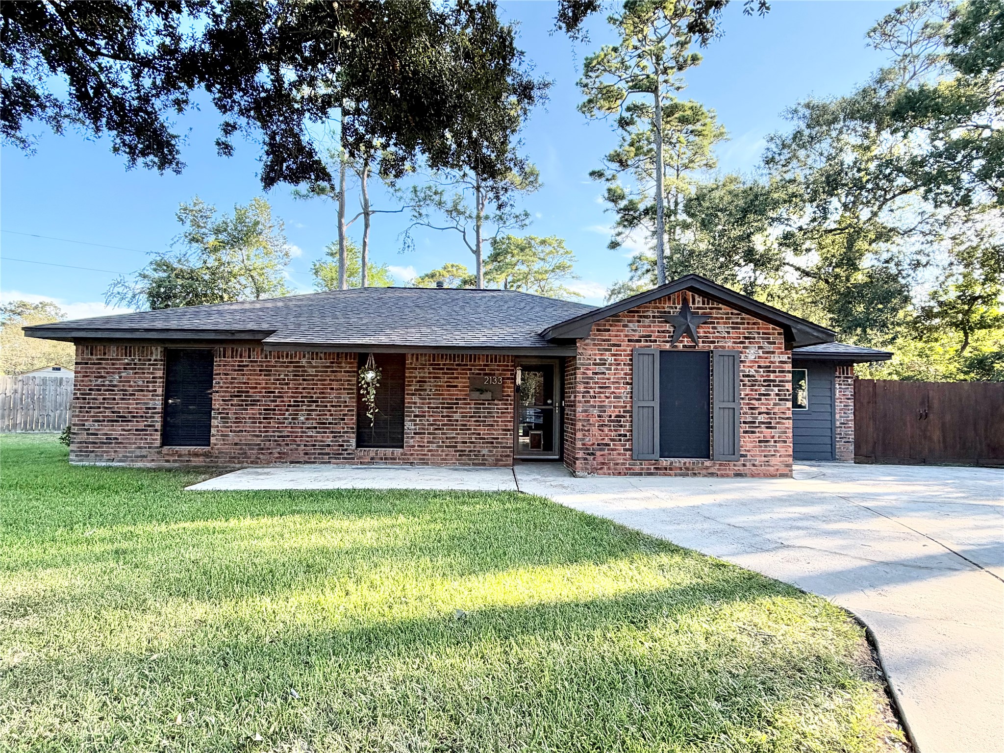 2133 Greenlee Lane, Dickinson, TX 77539