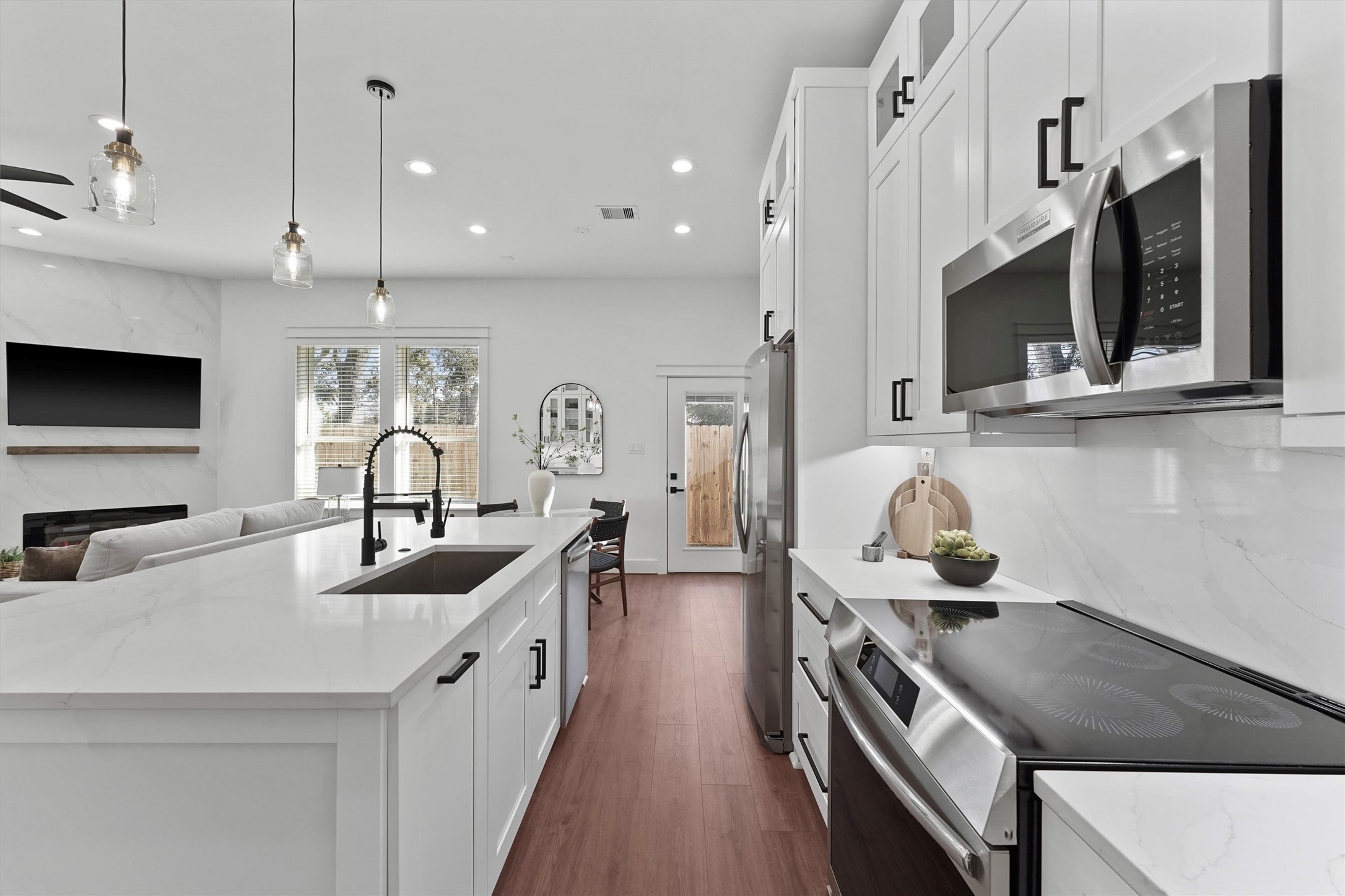 6128 Endeavor Heights Road, Houston, TX 77091 6128 Endeavor Heights Road, Houston, TX 77091