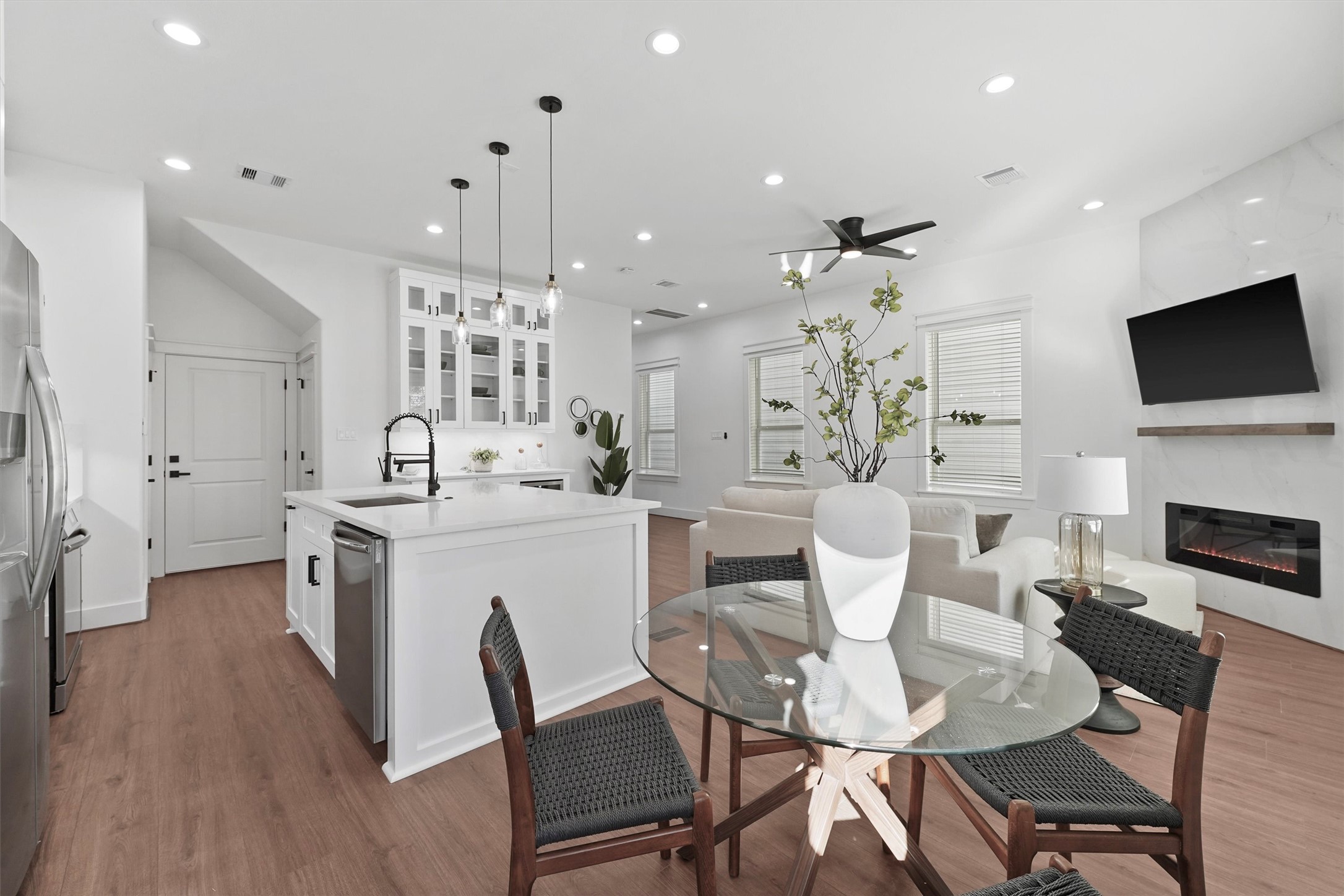 6128 Endeavor Heights Road, Houston, TX 77091 6128 Endeavor Heights Road, Houston, TX 77091