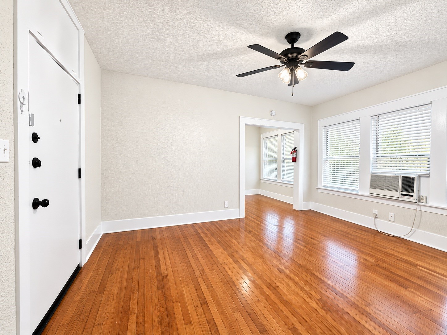 1126 Berthea Street, #4, Houston, TX 77006 1126 Berthea Street, #4, Houston, TX 77006