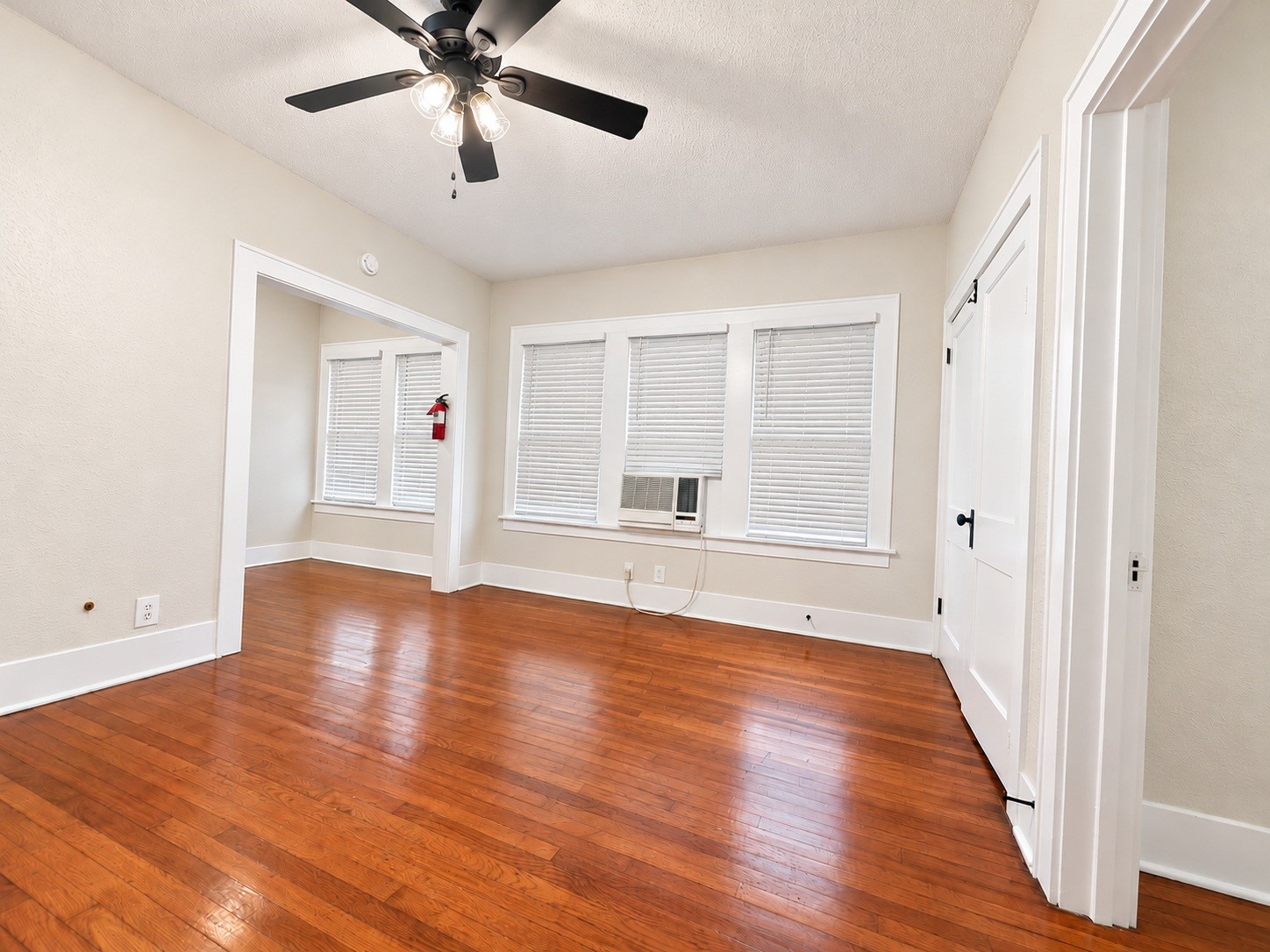 1126 Berthea Street, #4, Houston, TX 77006 1126 Berthea Street, #4, Houston, TX 77006