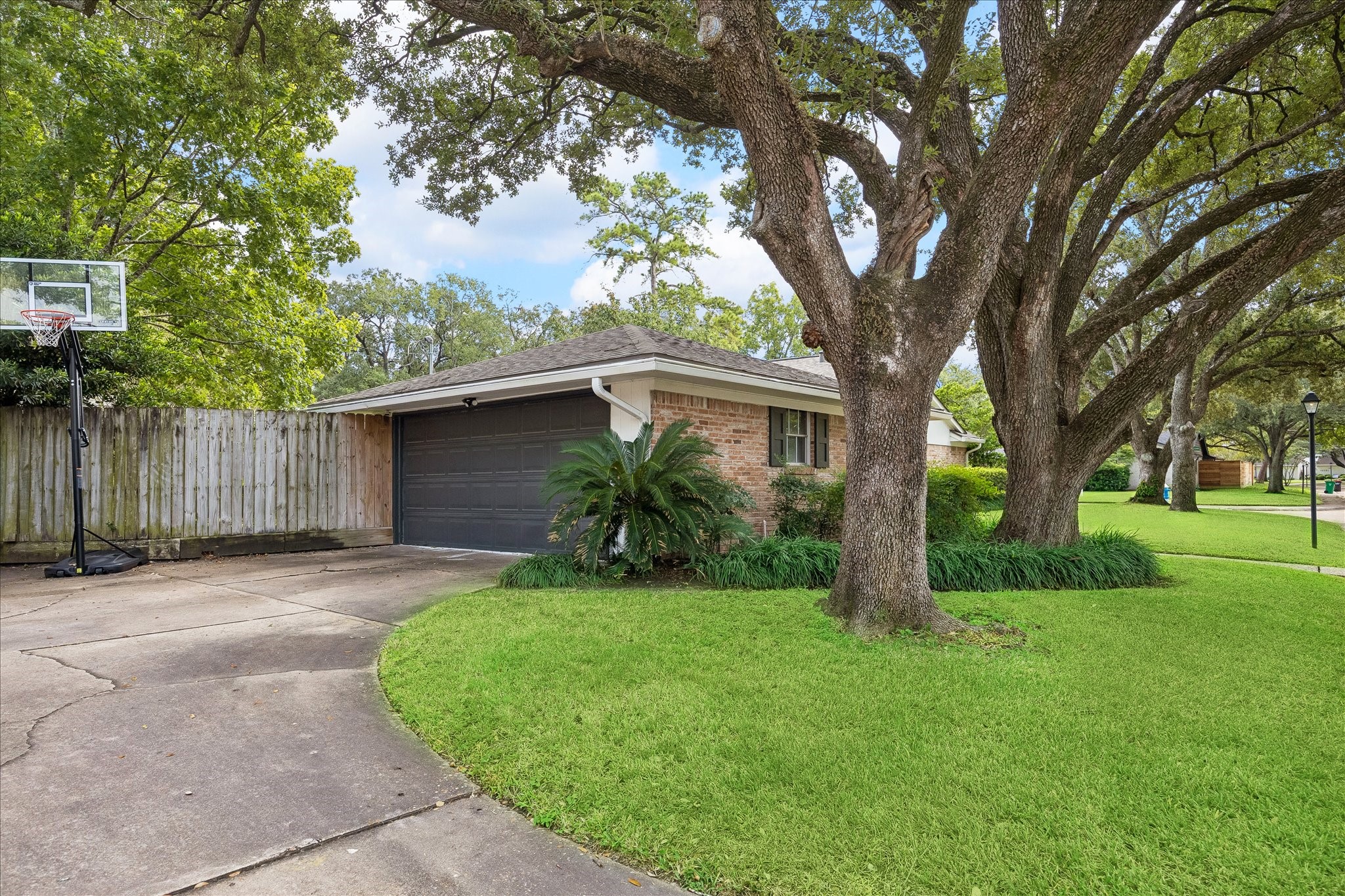 10050 Wickersham Lane, Houston, TX 77042